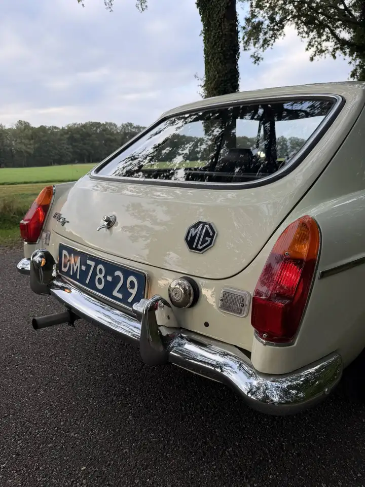 MG B type 1.8 GT, foto 11