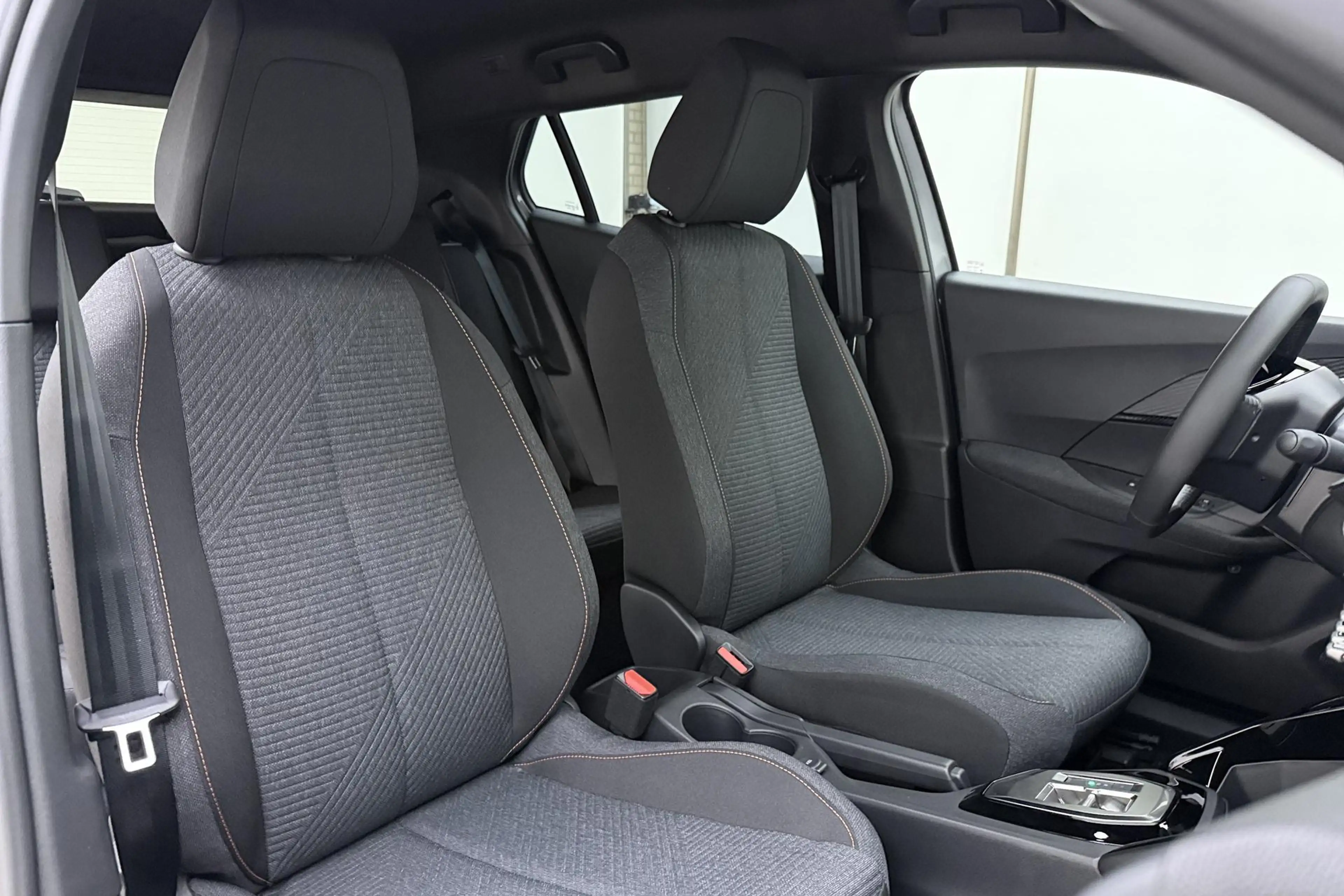 Peugeot 2008 1.2 Hybrid 110 Business | Apple carplay/Android au — photo 13
