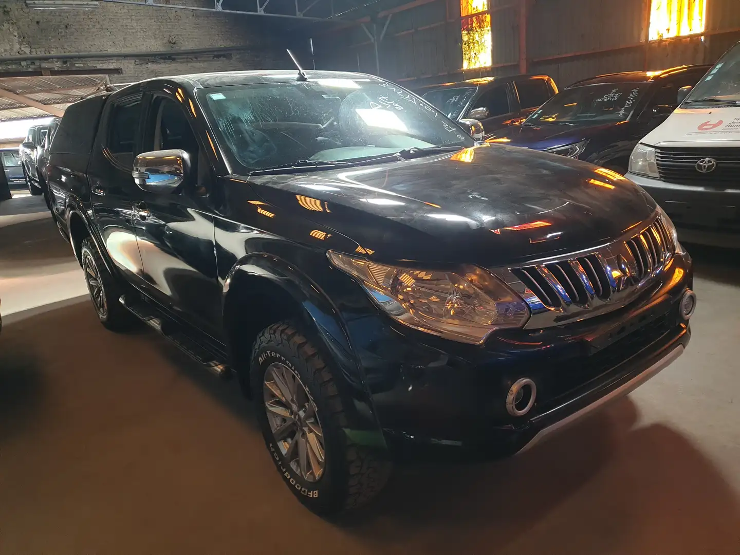 Mitsubishi L200 2.4 DI-D 4WD Intense (EU6) Noir - 2