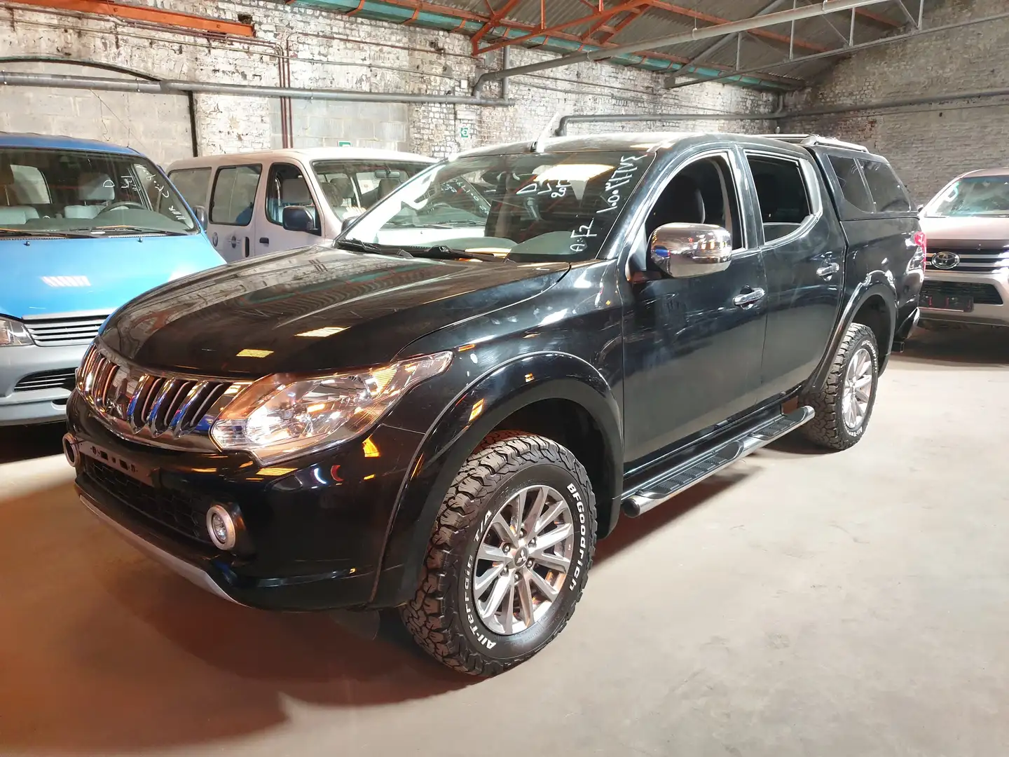 Mitsubishi L200 2.4 DI-D 4WD Intense (EU6) Noir - 1