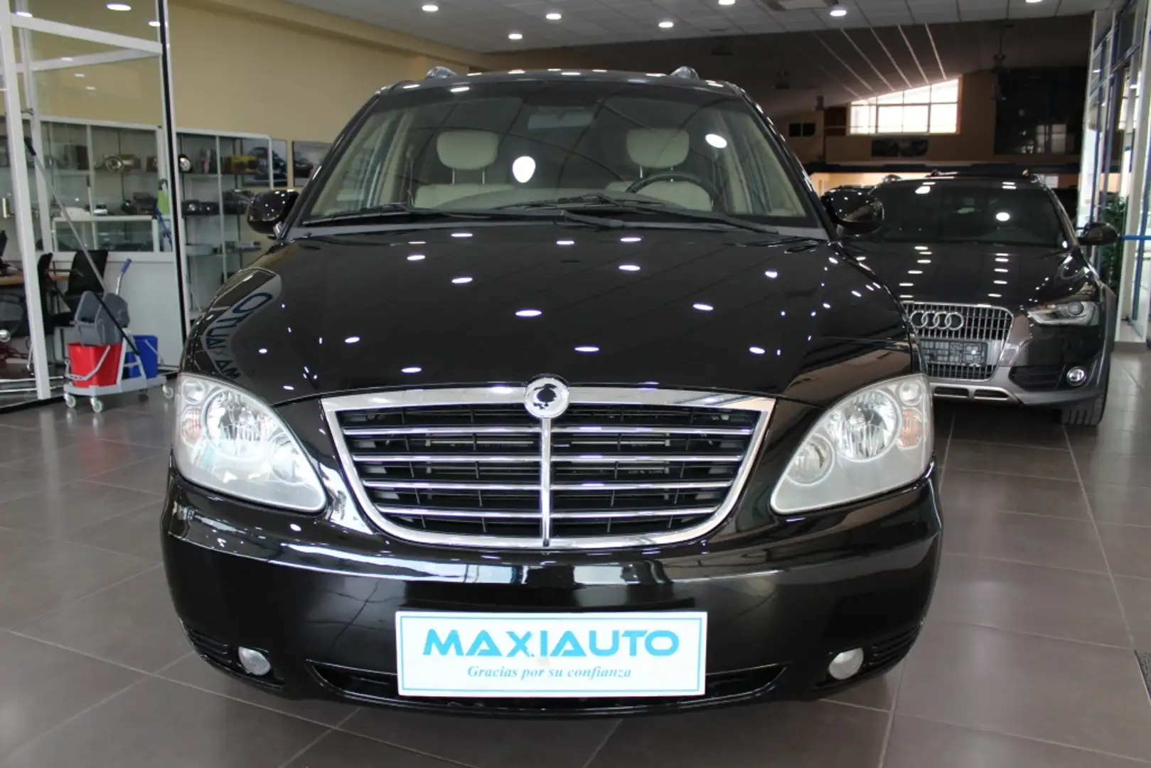 SsangYong Rodius 270 Xdi Limited Aut. 165 Negro - 1