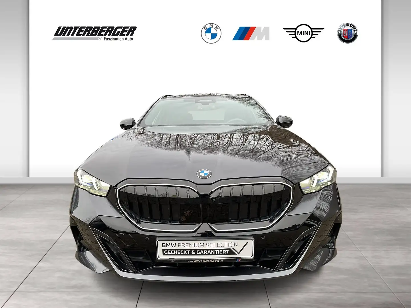 BMW 520 d xDrive Touring M Sportpaket Pro-Iconic Glow-AHK- Grau - 2
