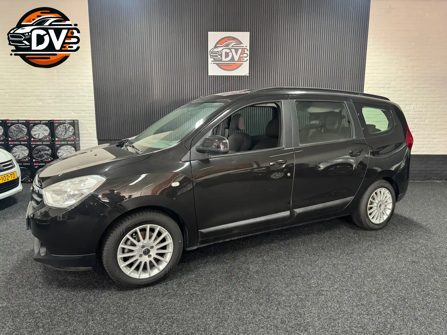 Dacia Lodgy 1.2 TCe Prestige 7p. NAV, CRUISE, 7 ZITS, TREKHAAK Zwart - 1