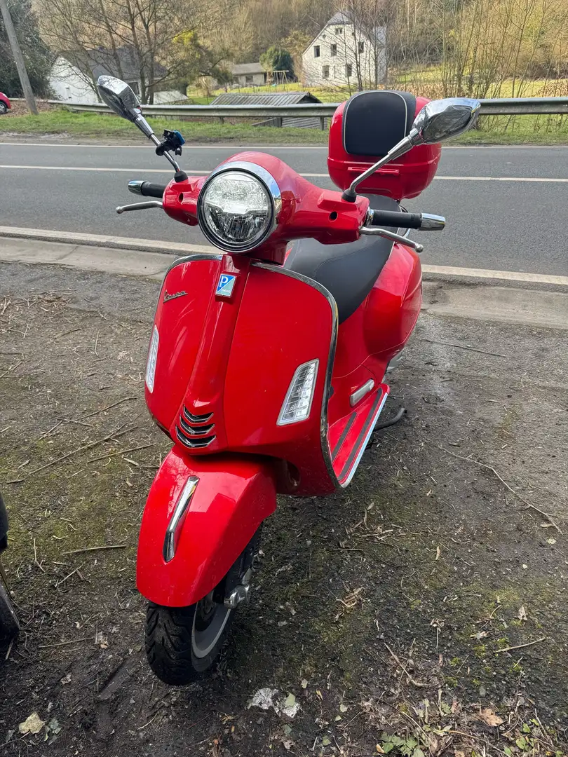 Vespa GTS 125 Roşu - 1