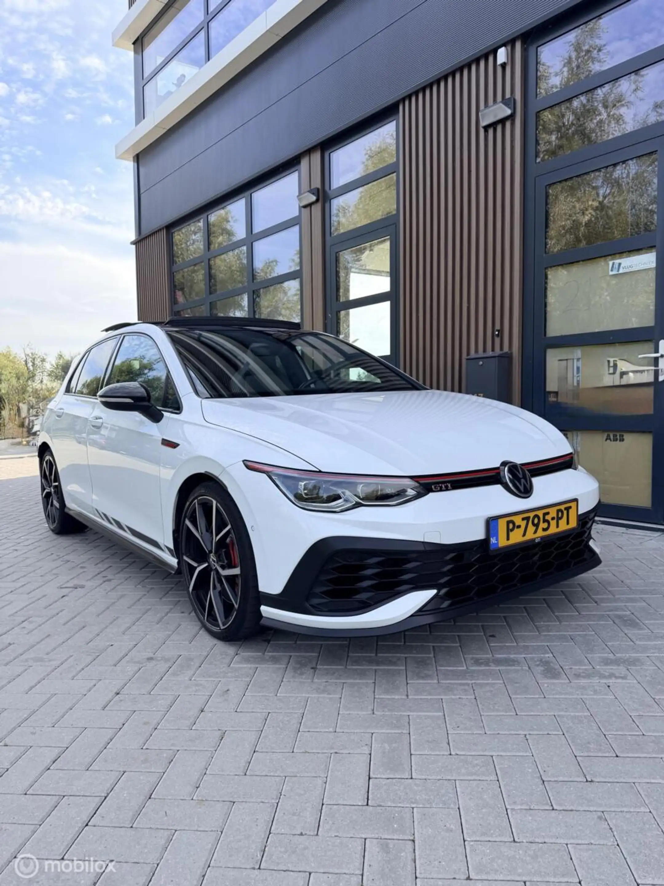 Volkswagen Golf GTI 2.0 TSI Clubsport PANO/HDUP/DEALER/VOLL — photo 7