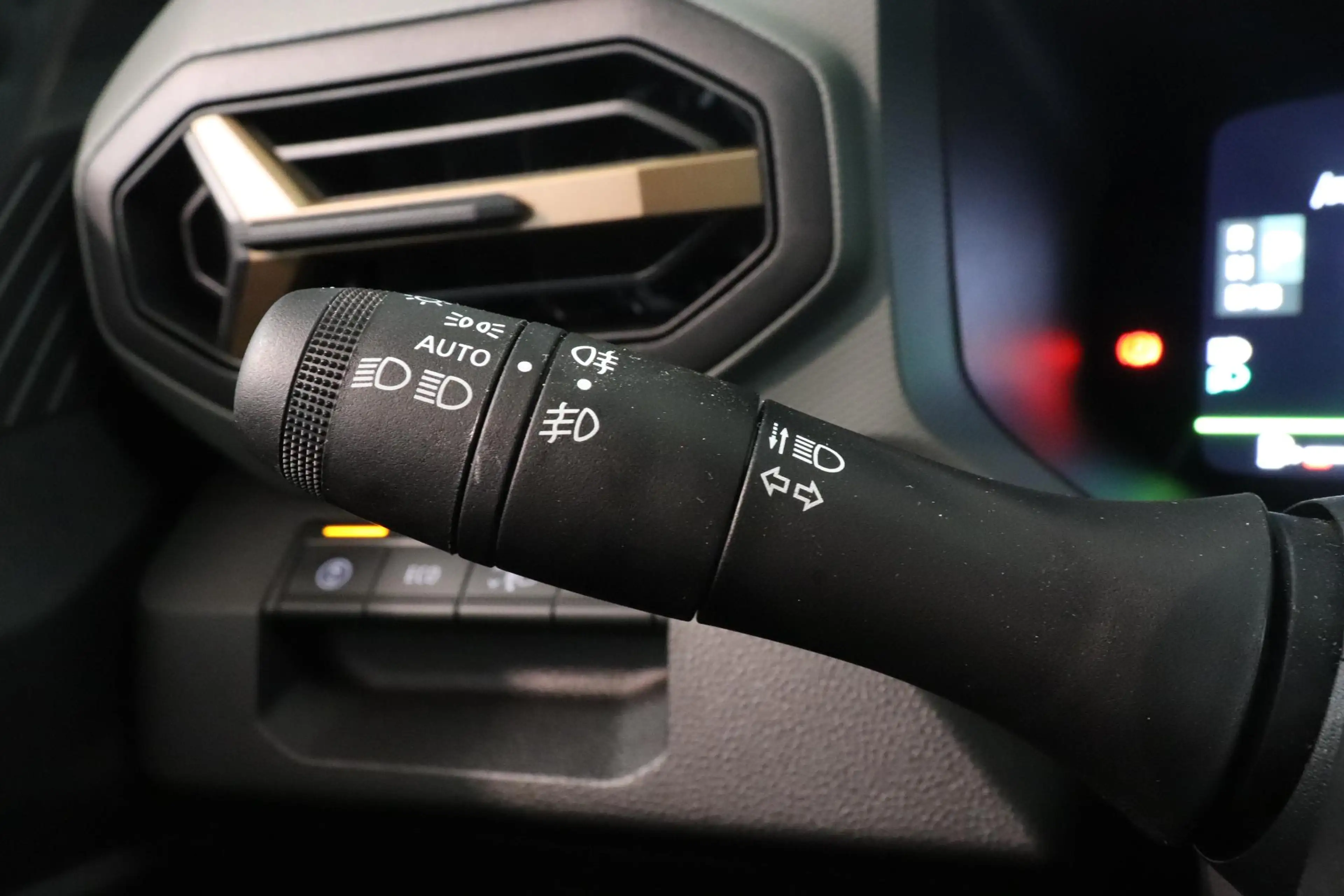 Dacia Bigster 1.8 Hybrid 155 Extreme | Demo | PACK WINTER / PACK — photo 32