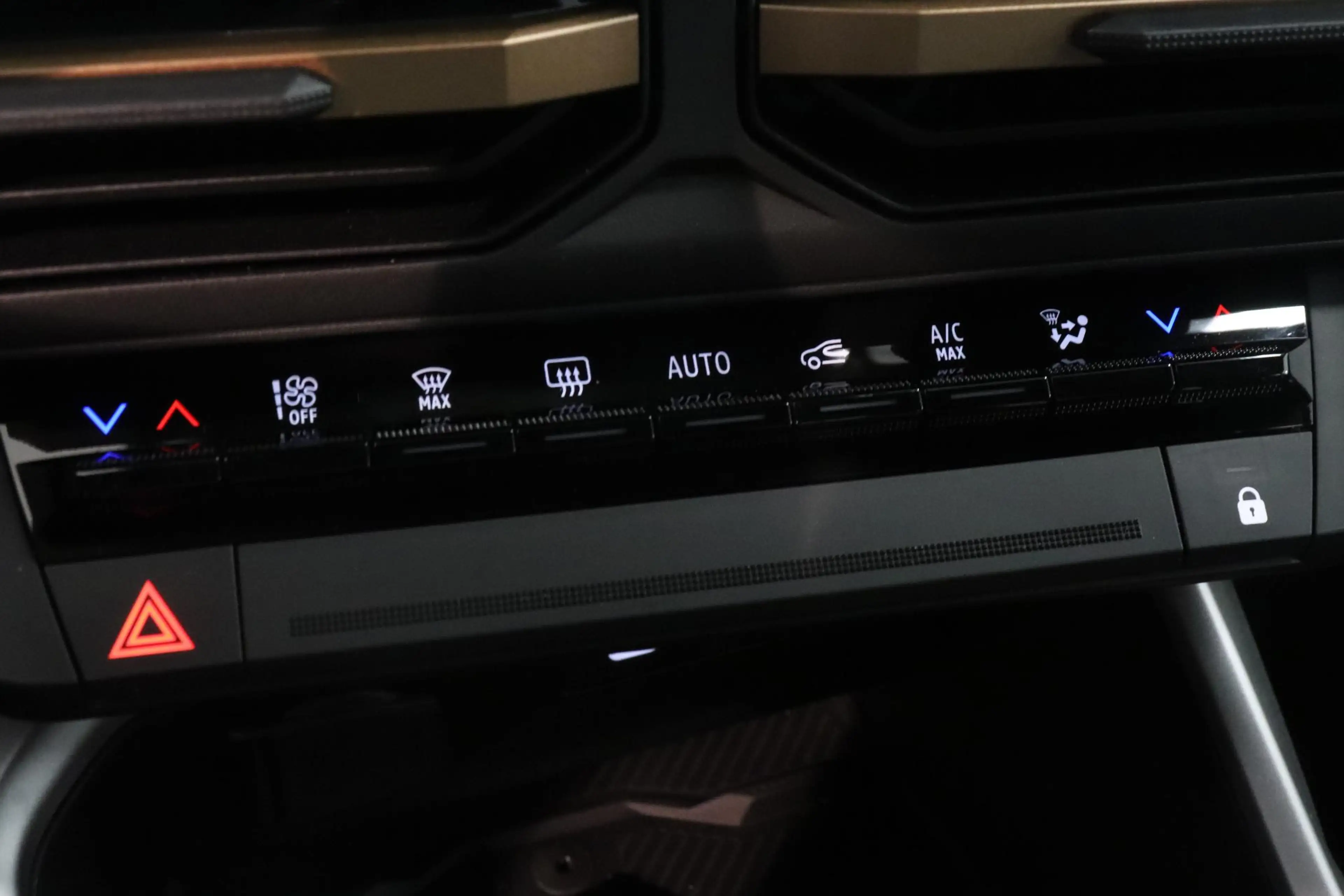 Dacia Bigster 1.8 Hybrid 155 Extreme | Demo | PACK WINTER / PACK — photo 13