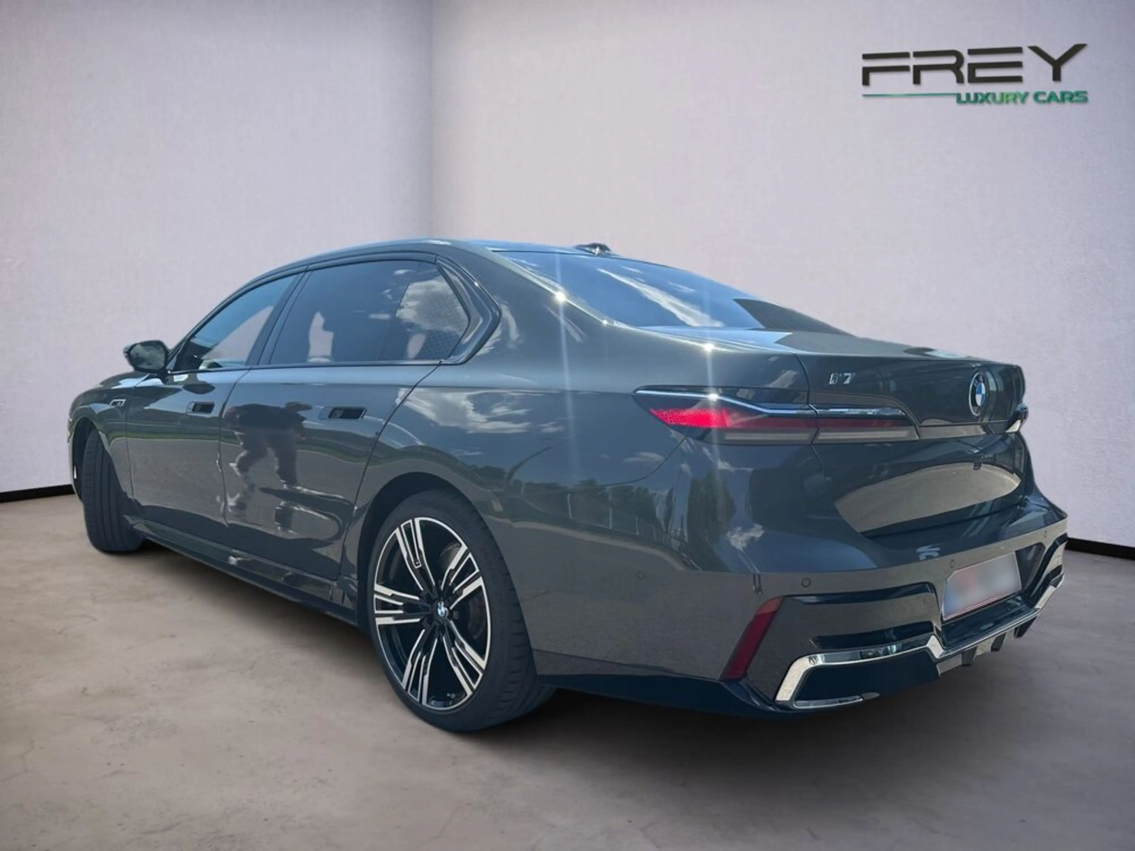 BMW i7 xDrive M70 / Theater / B&W / DAP / PAP / HAL — photo 4