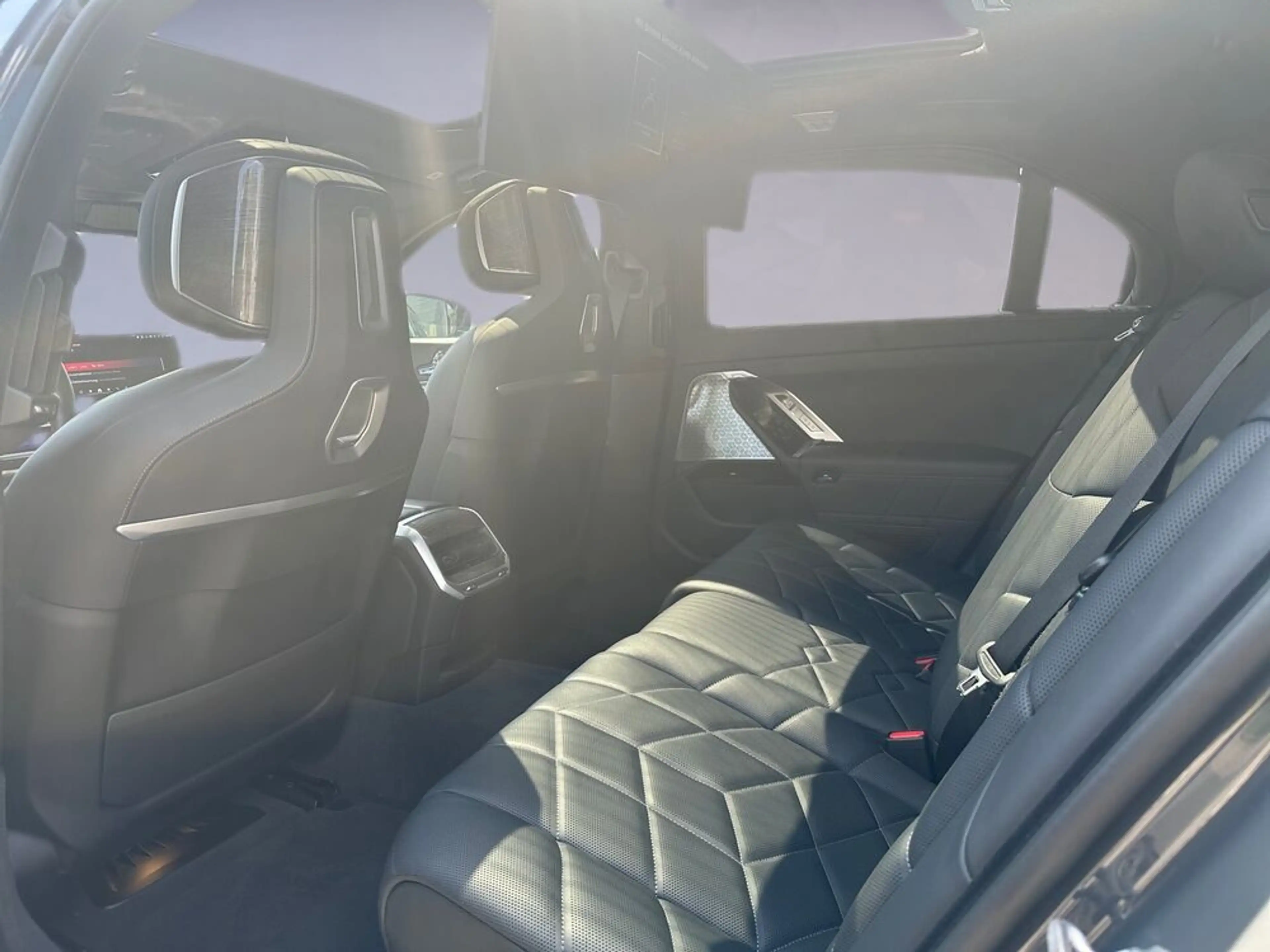 BMW i7 xDrive M70 / Theater / B&W / DAP / PAP / HAL — photo 11