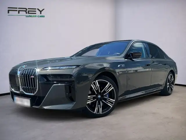 BMW i7