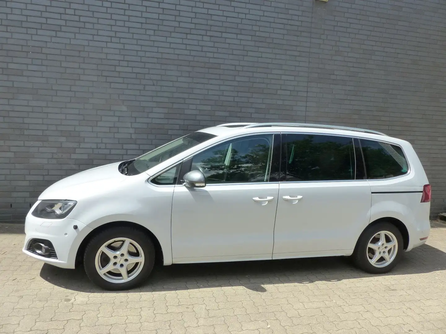 SEAT Alhambra 2,0 FR-Line Allrad "Behindertengerecht" Silber - 1