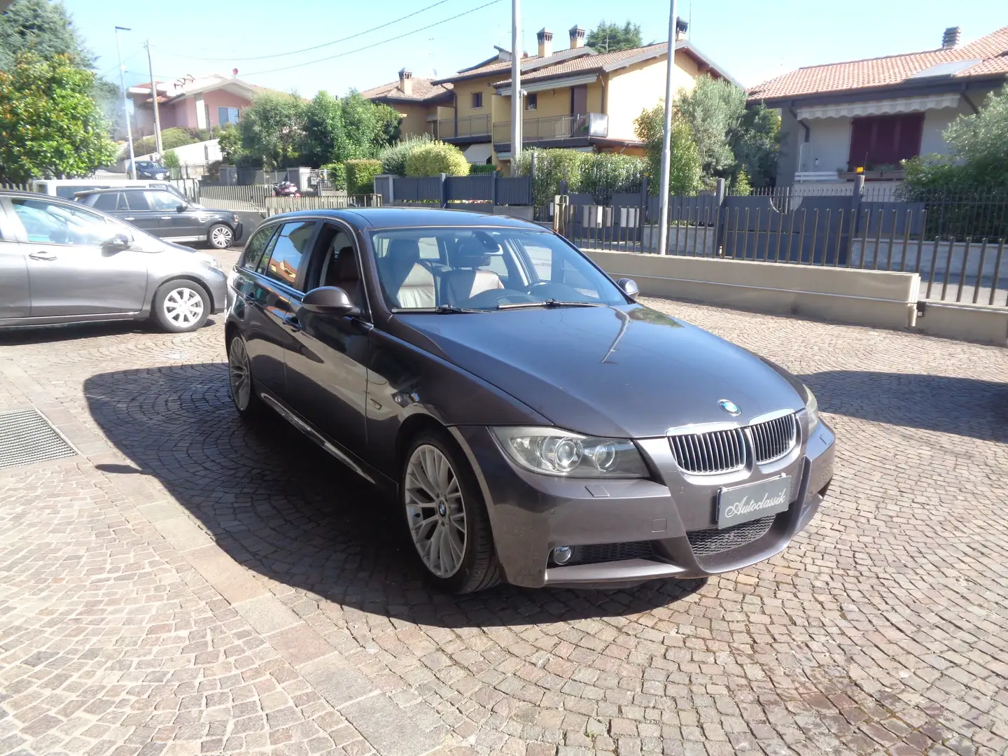 BMW 330 330xd Touring Msport Grau - 2