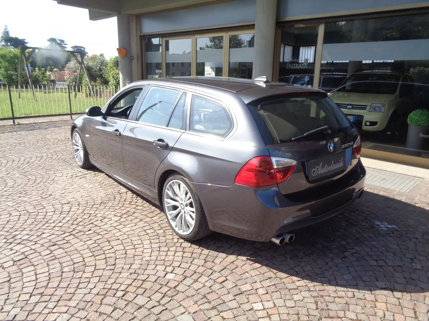 BMW 330 330xd Touring Msport Grau - 1