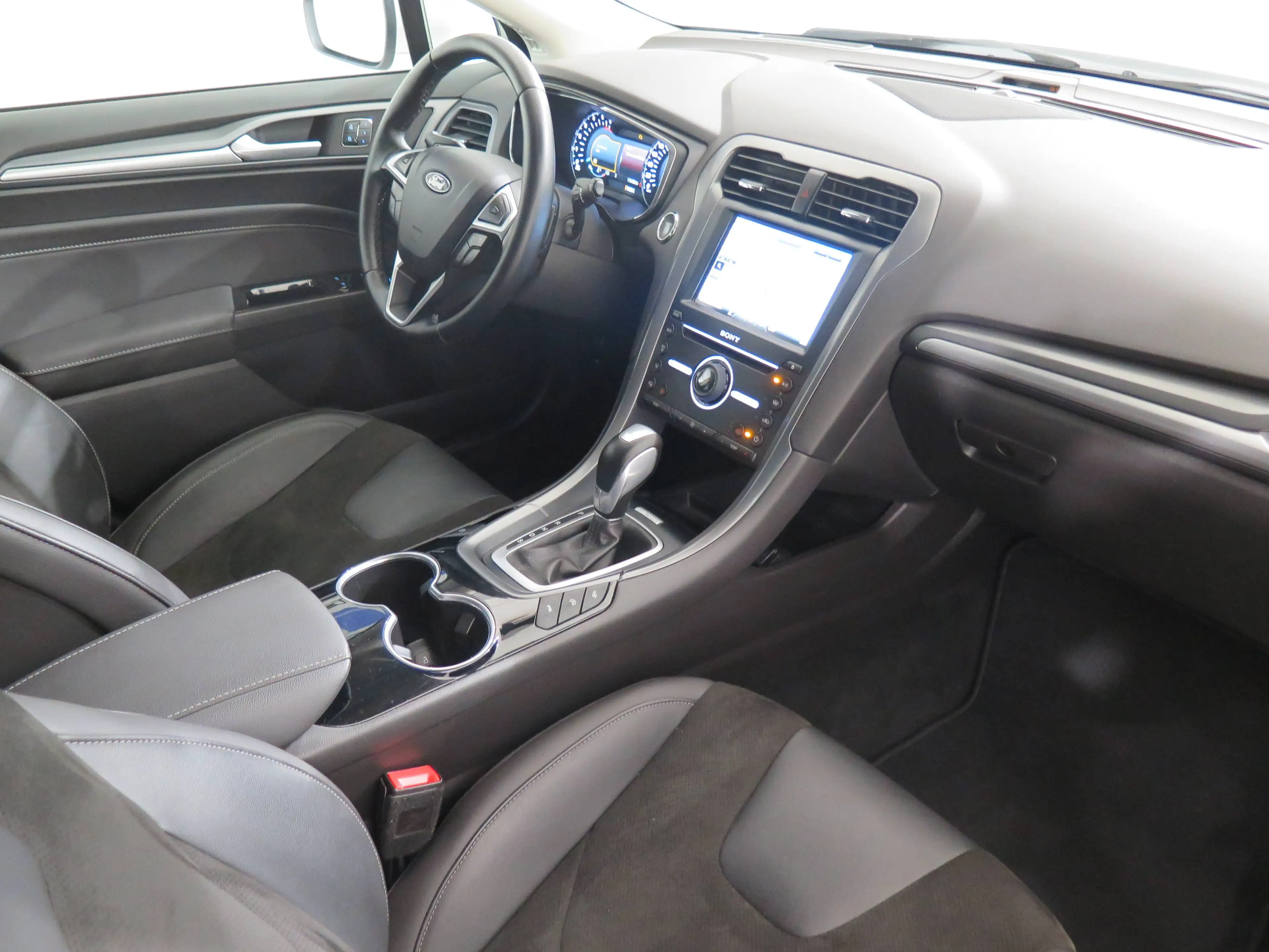 Ford Mondeo Titanium AWD, LED, ACC, Navi, Standh — photo 10