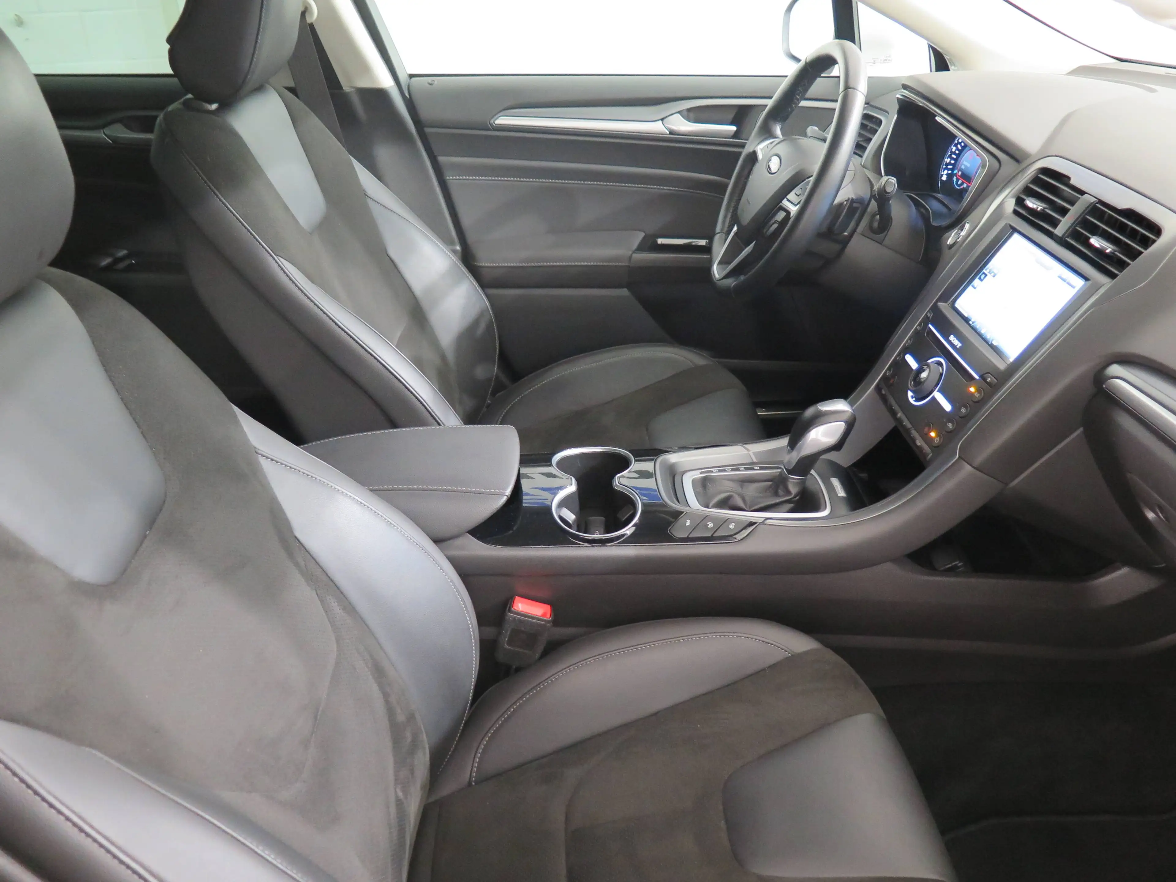 Ford Mondeo Titanium AWD, LED, ACC, Navi, Standh — photo 11
