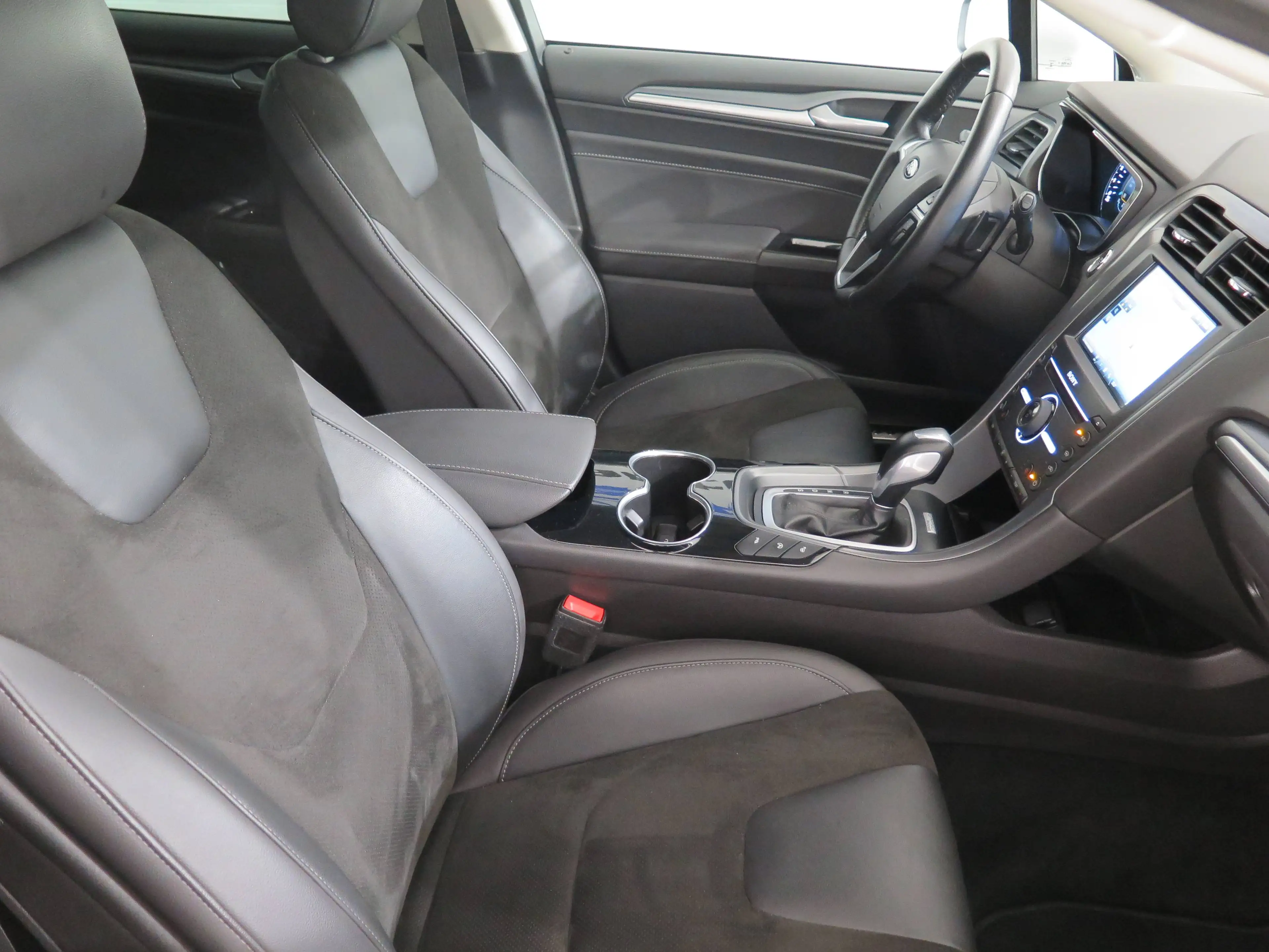 Ford Mondeo Titanium AWD, LED, ACC, Navi, Standh — photo 12