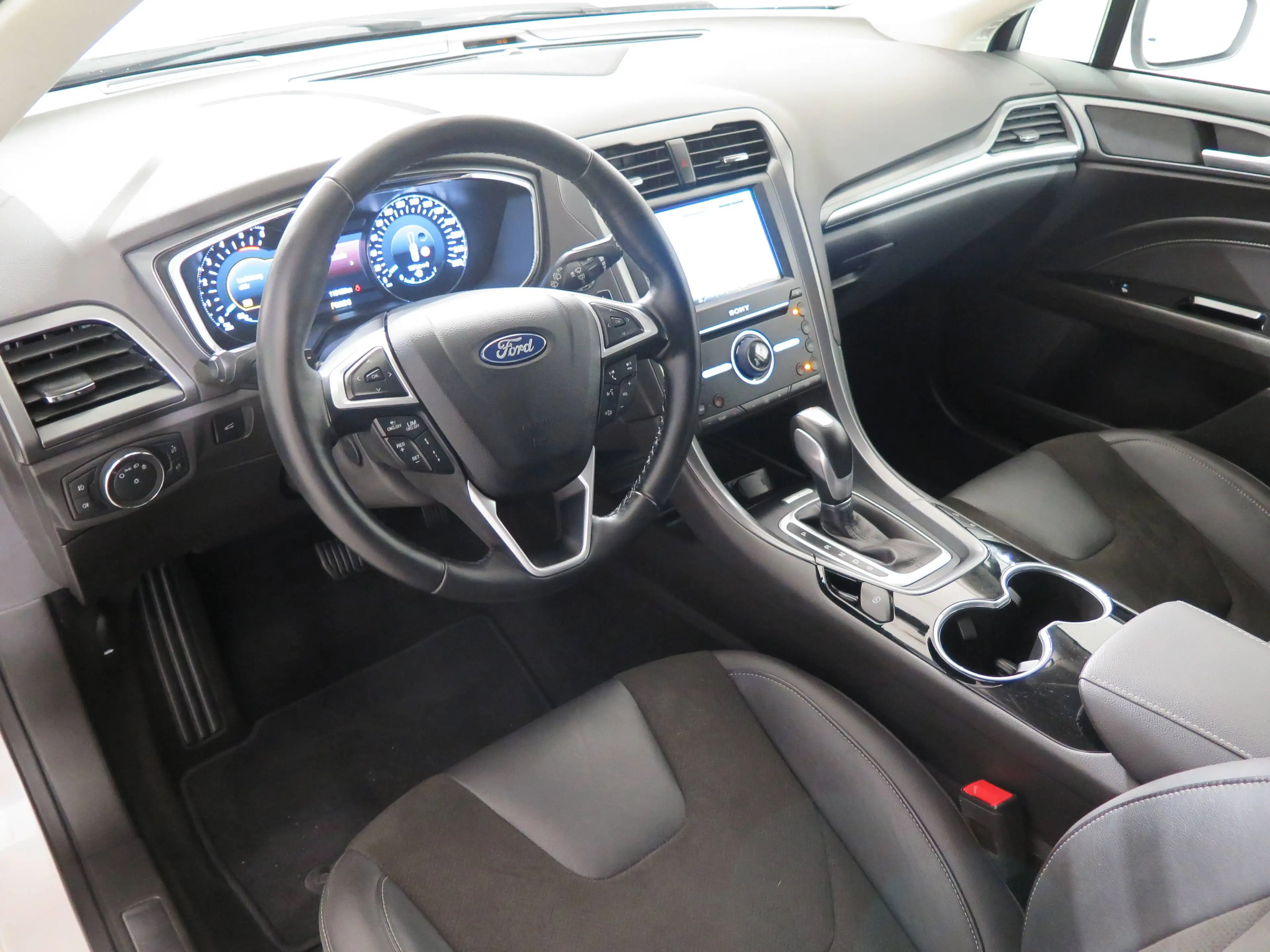 Ford Mondeo Titanium AWD, LED, ACC, Navi, Standh — photo 8