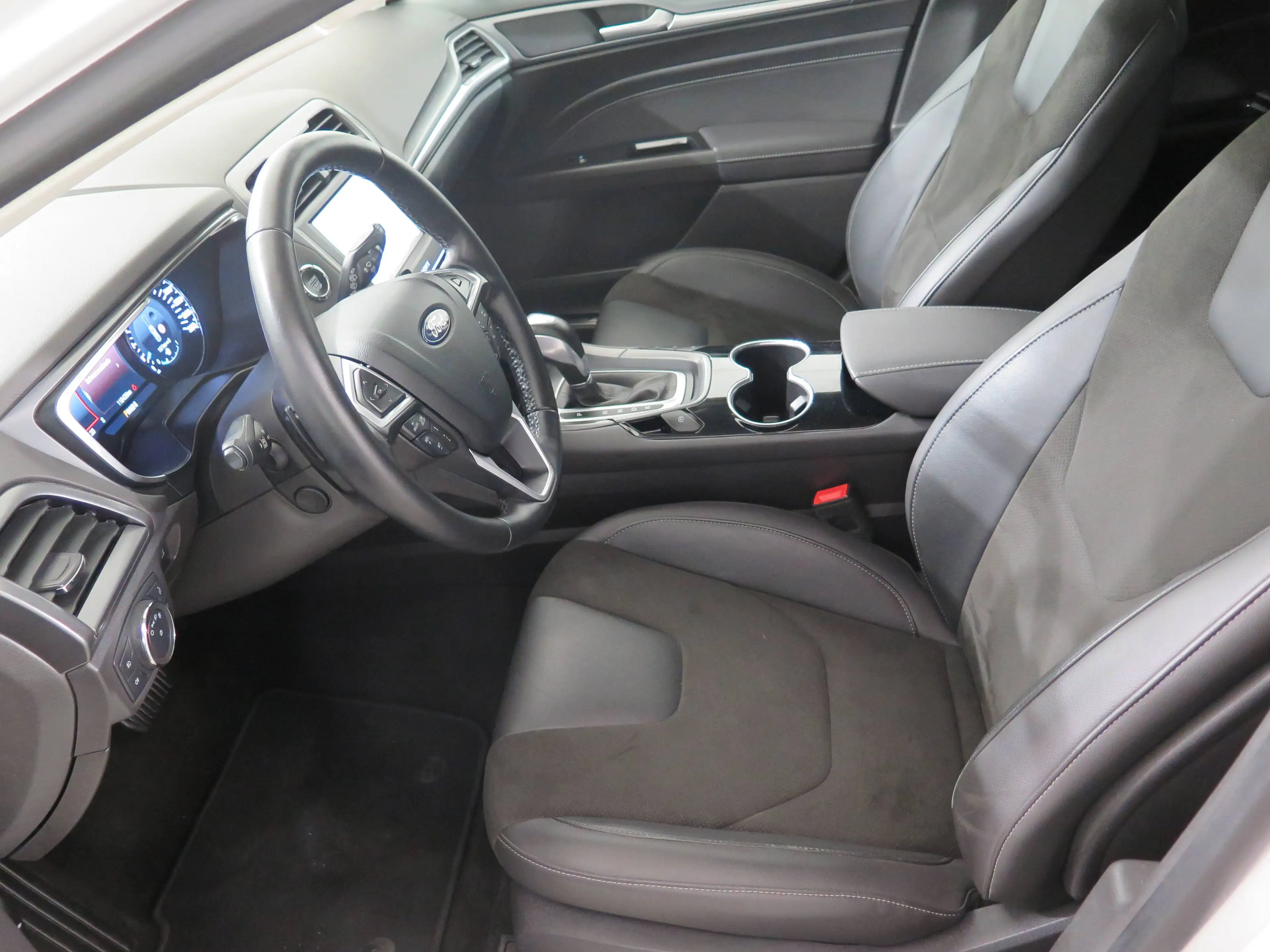 Ford Mondeo Titanium AWD, LED, ACC, Navi, Standh — photo 9