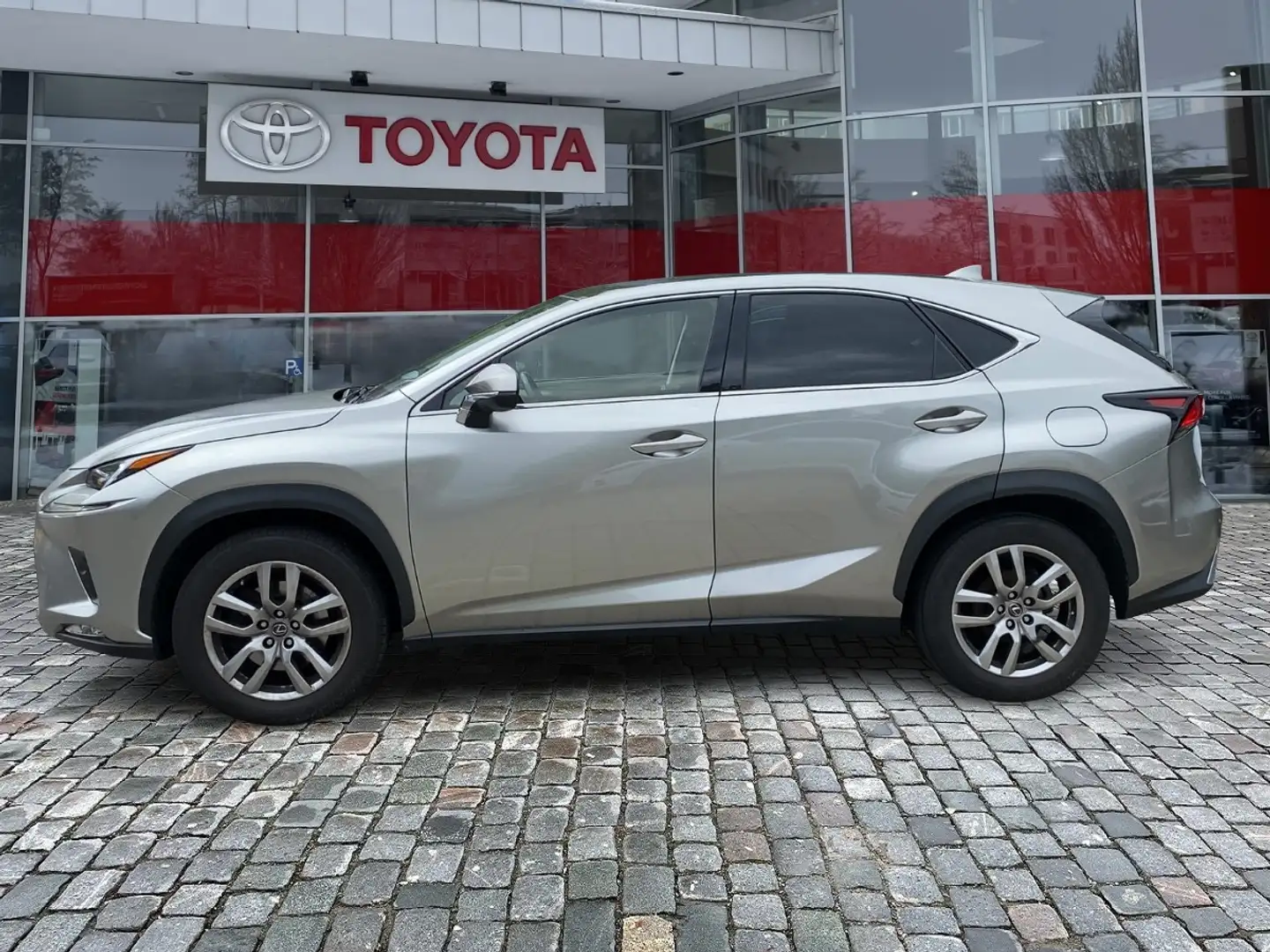 Lexus NX 300 h Executive Line Pano ParkAss. ACC - 2