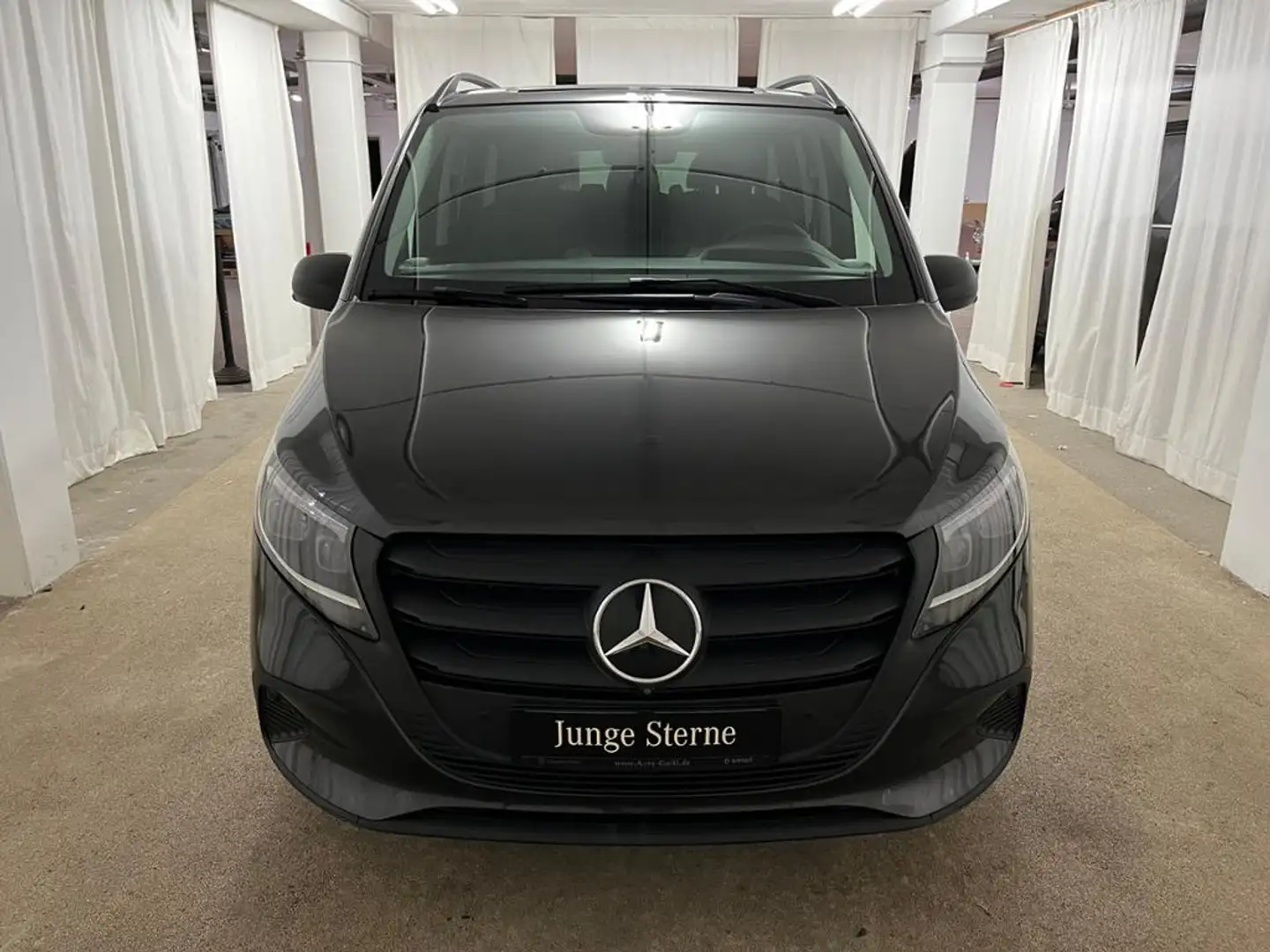 Mercedes-Benz Vito e 129 Tourer PRO L Multib 8Sitze Distr 90kwh Grau - 2