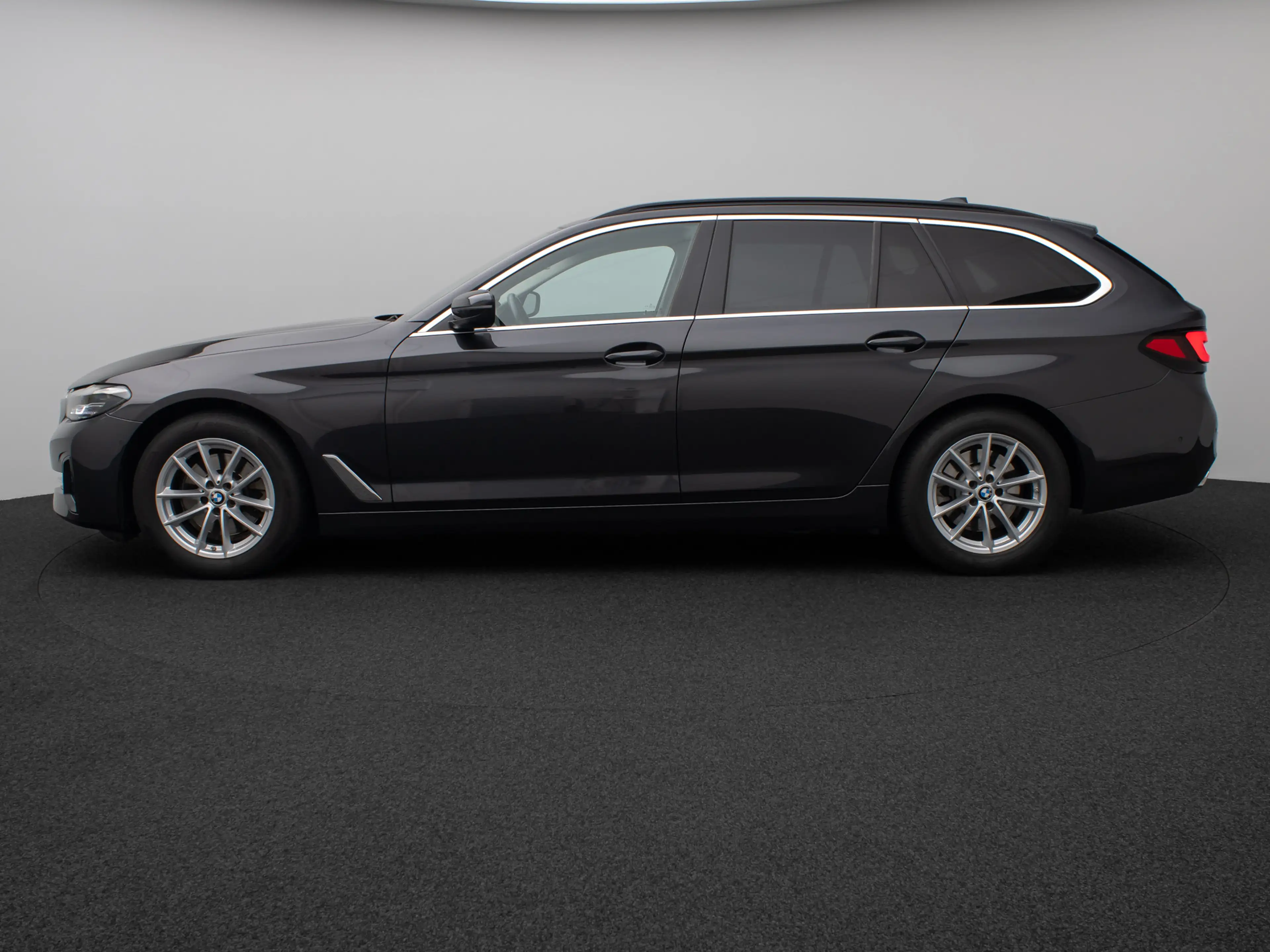 BMW 520 Kamera DAB 4xKlima AHK Alarm Leder Sport — photo 11