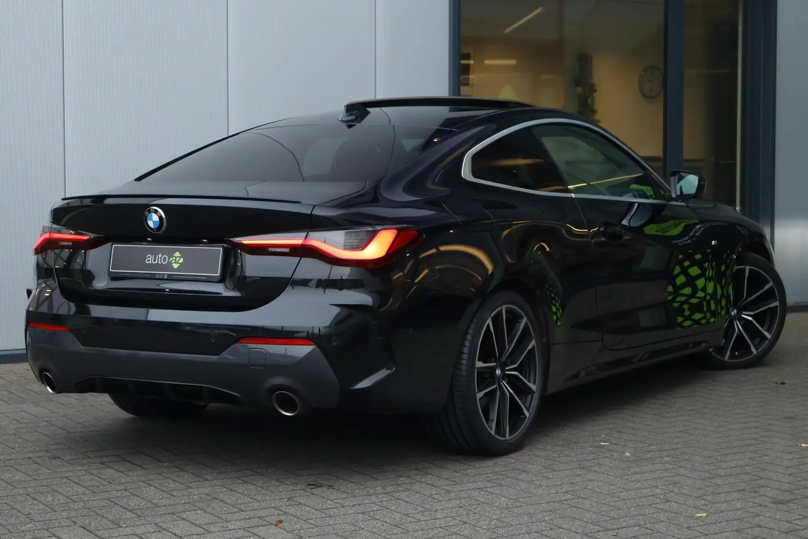 BMW 420 4-serie Coupé 420i High Executive / M-Sport / Schu Zwart - 2
