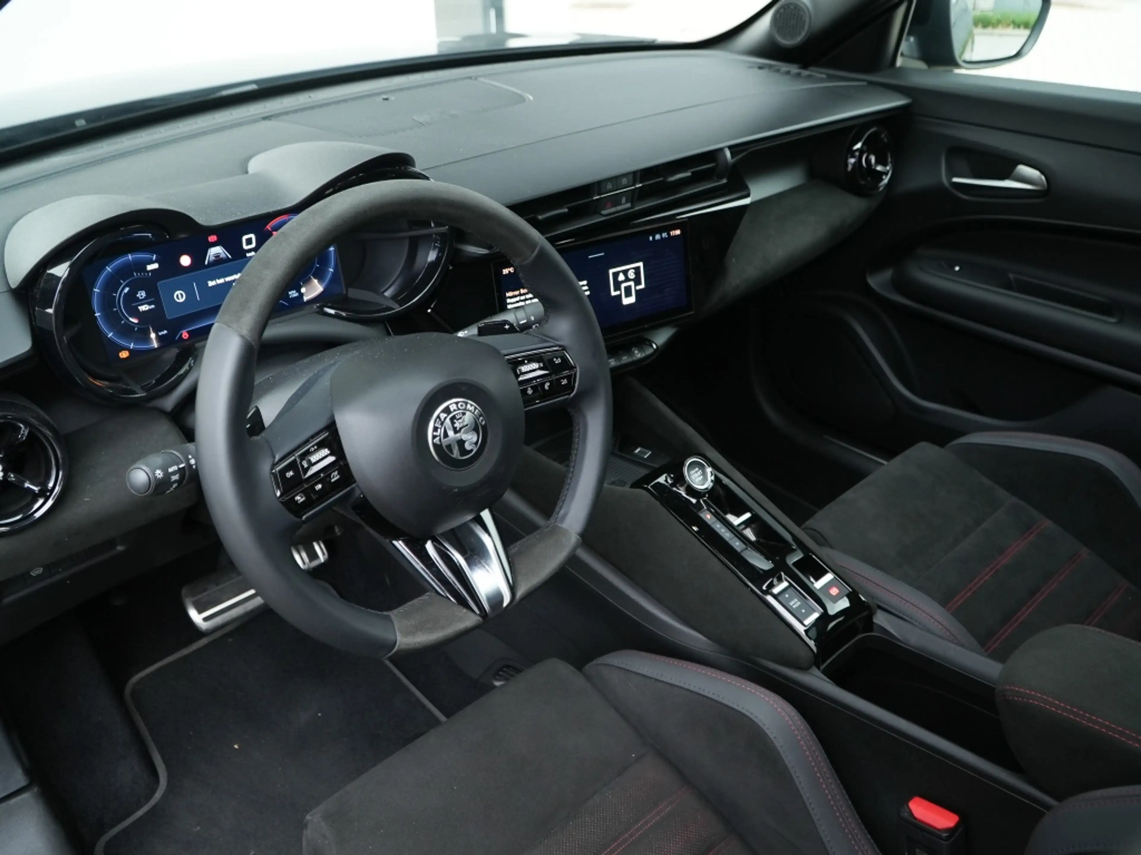 Alfa Romeo Junior 1.2 Turbo 145 PK Ibrida Speciale | Schuifdak | Sab — photo 15