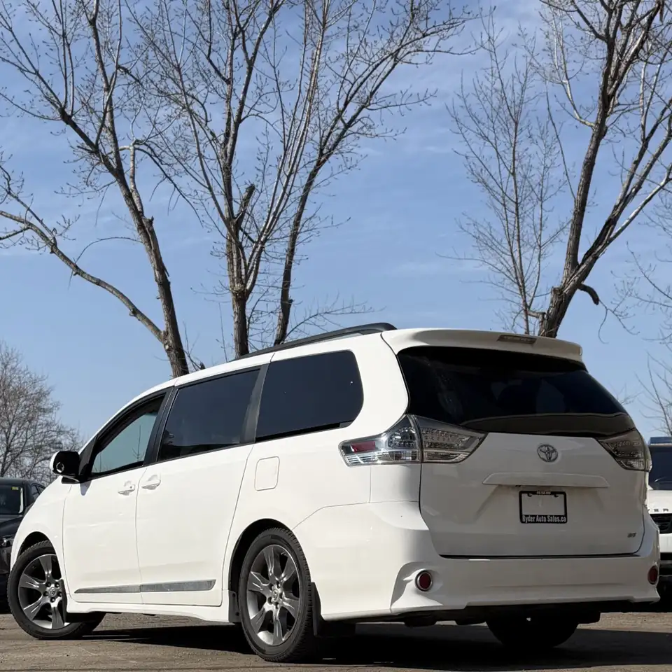 Toyota Sienna снимка Toyota Sienna