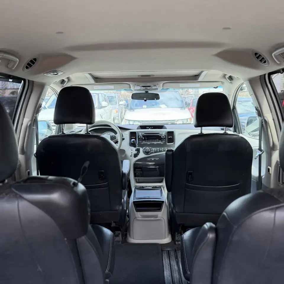 Toyota Sienna снимка Toyota Sienna