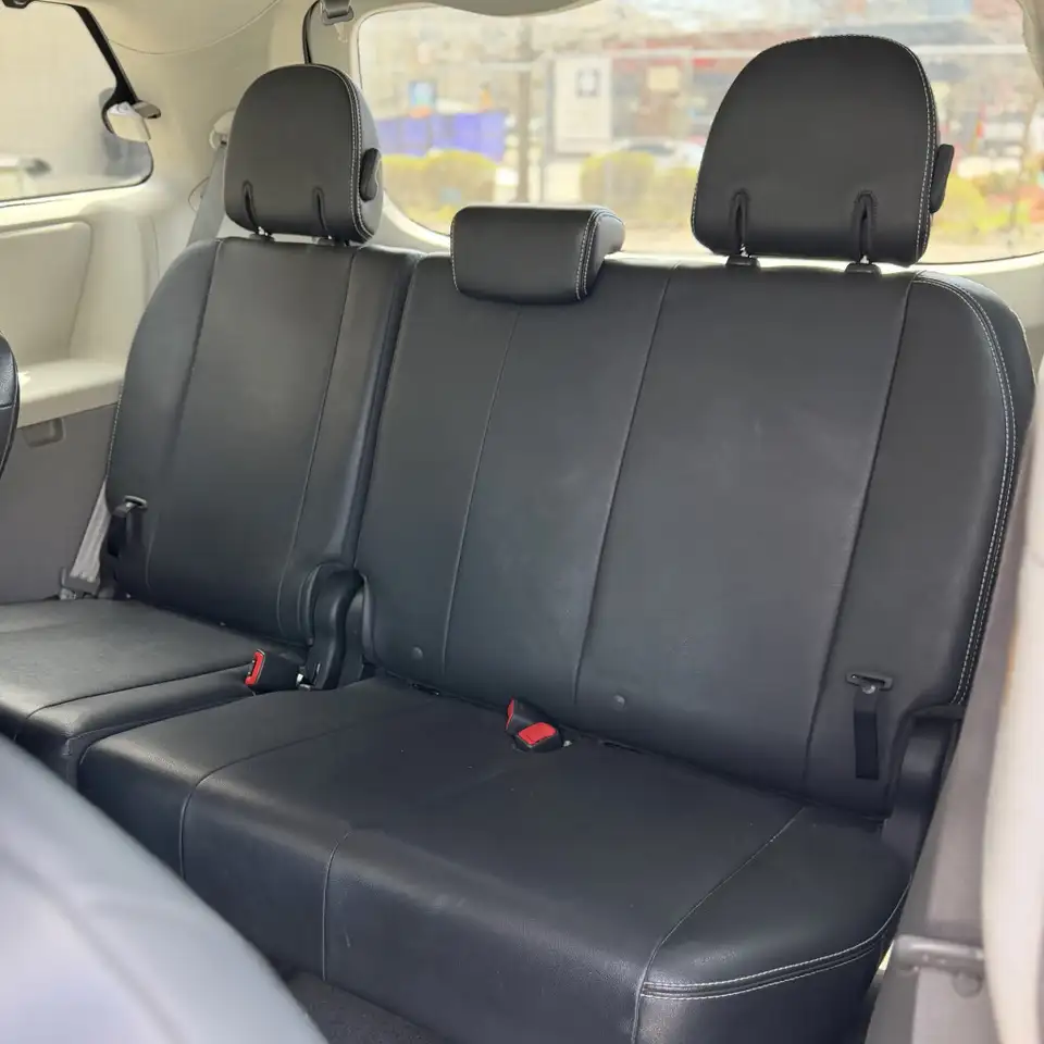 Toyota Sienna снимка Toyota Sienna
