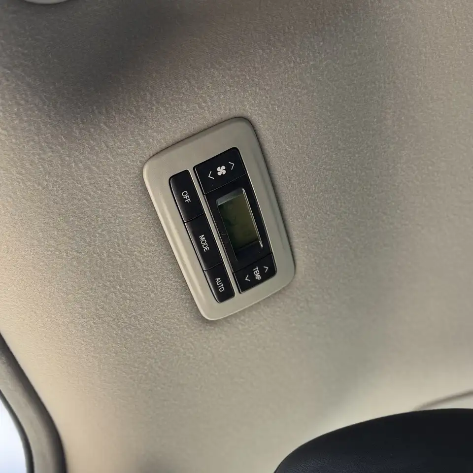 Toyota Sienna снимка Toyota Sienna