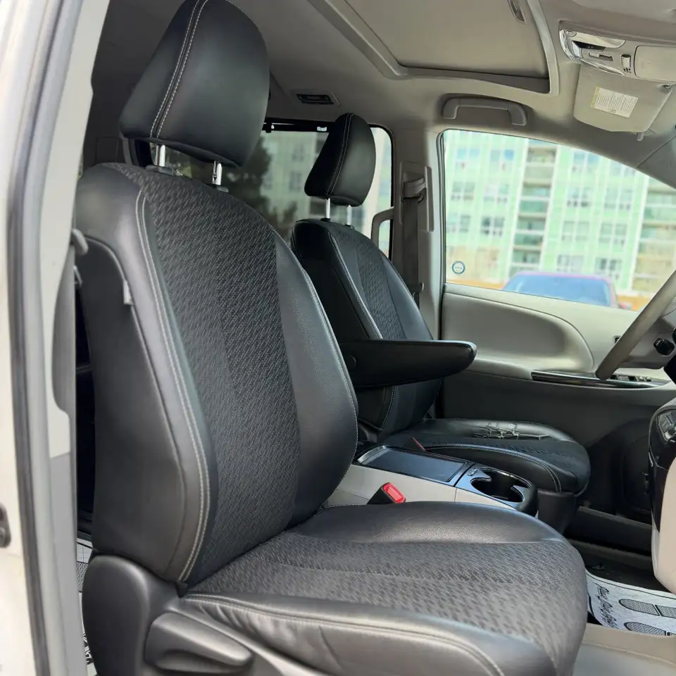 Toyota Sienna снимка Toyota Sienna