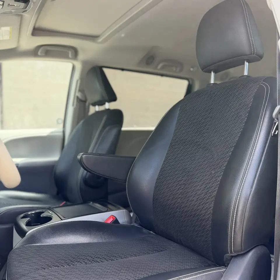Toyota Sienna снимка Toyota Sienna