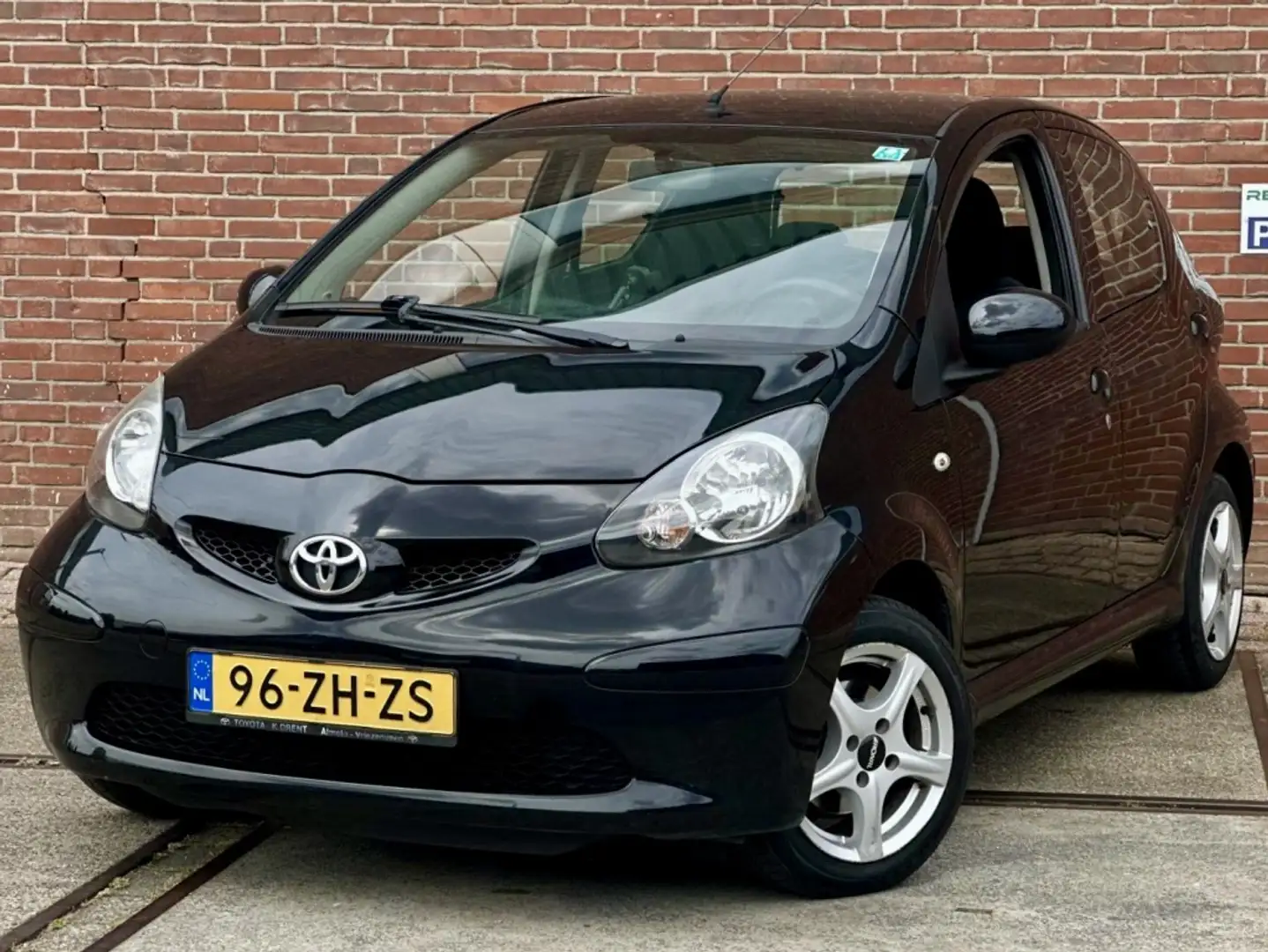 Toyota Aygo 1.0-12V + Zwart - 1