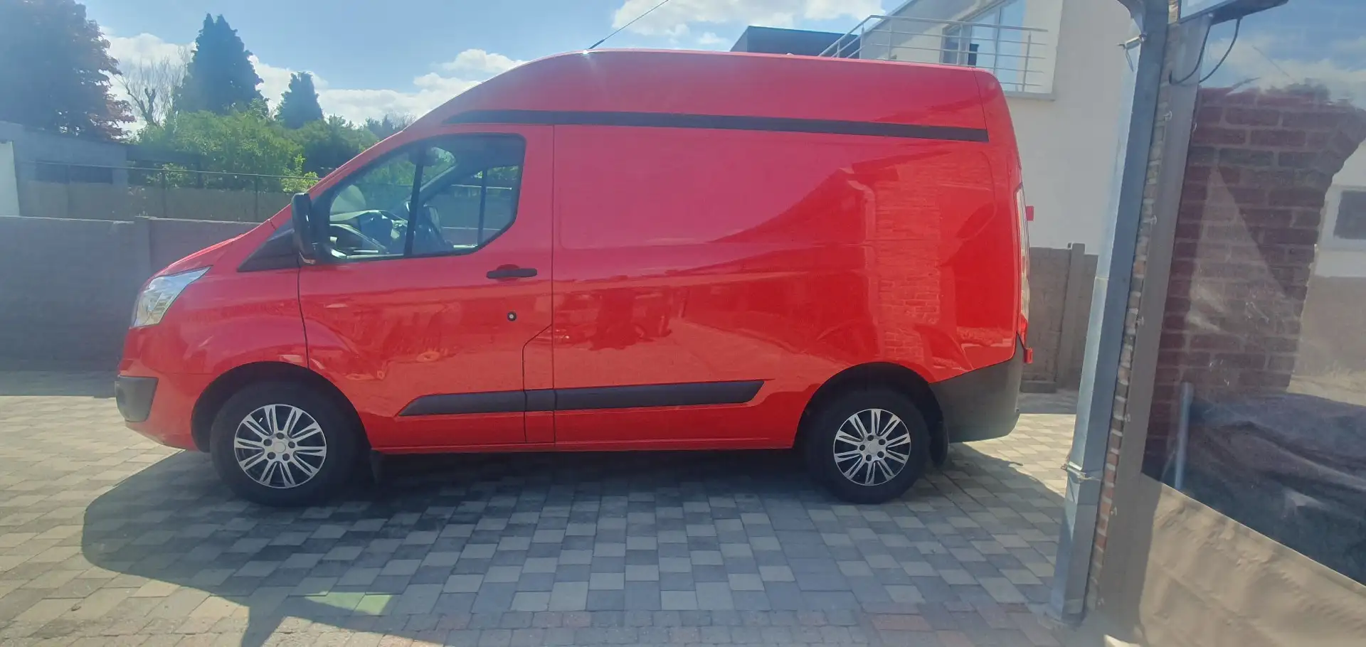 Ford Transit Custom L1H2  Basis.  2 pl. Rood - 1