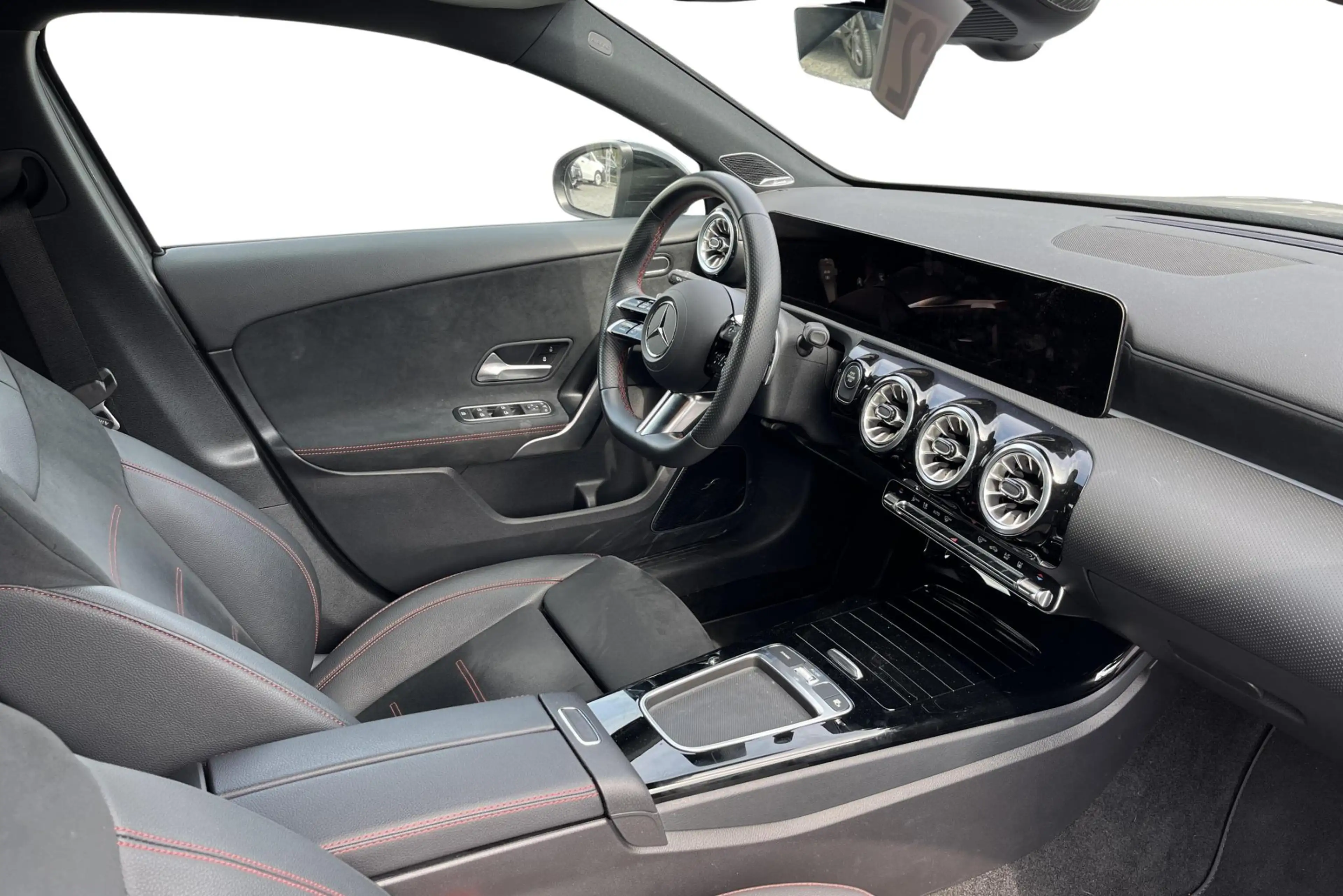 Mercedes-Benz A 250 A e AMG Line — photo 5