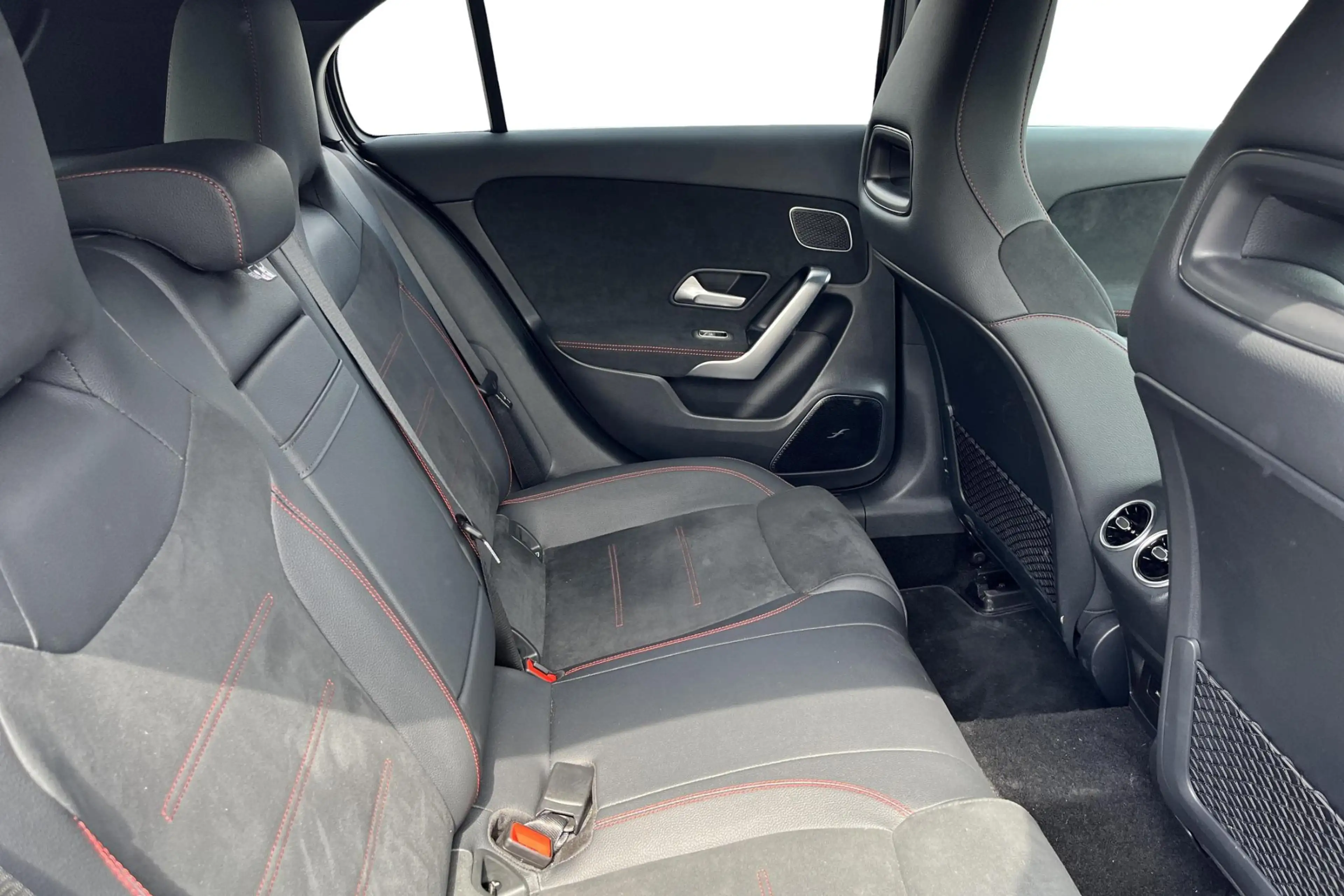 Mercedes-Benz A 250 A e AMG Line — photo 6