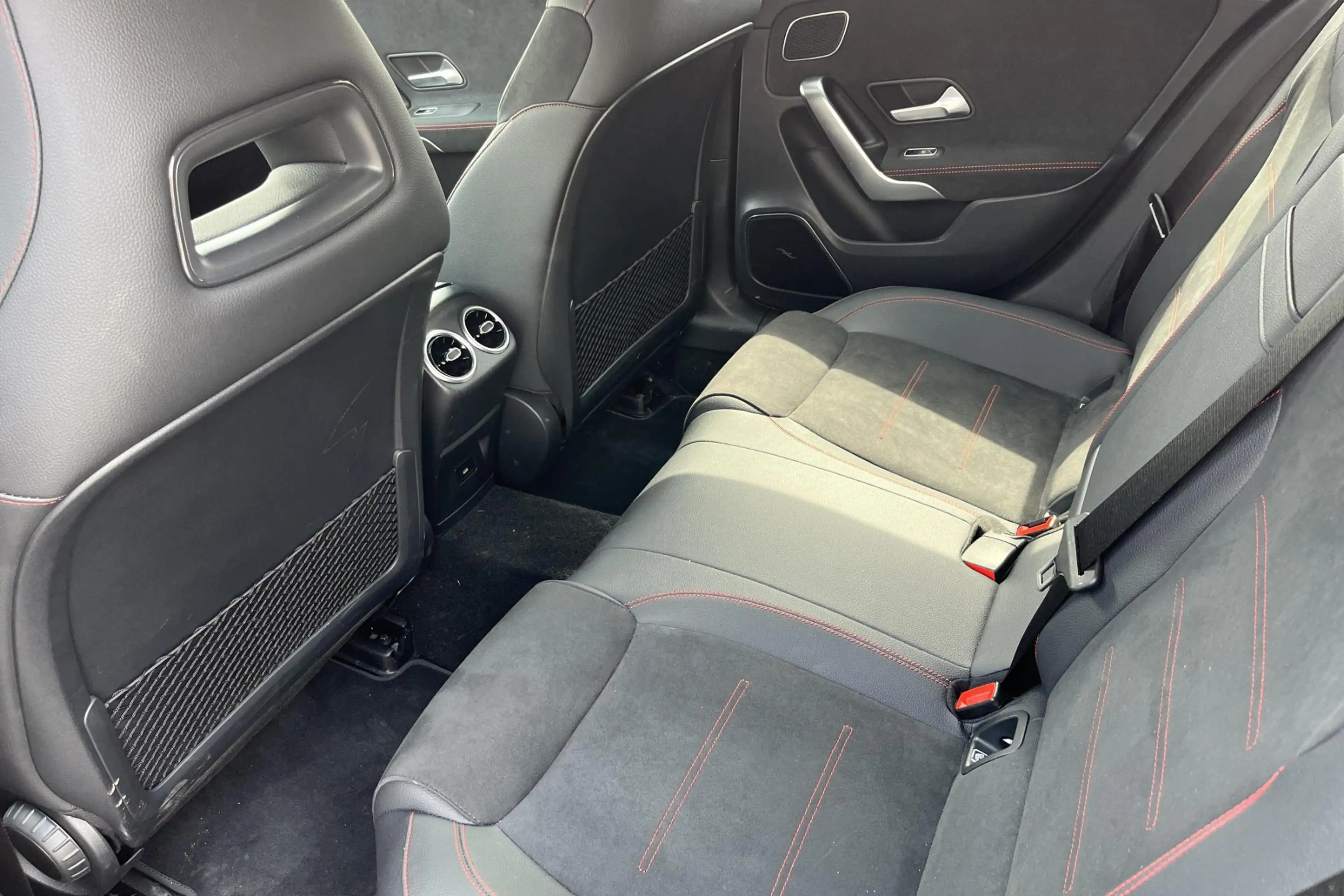Mercedes-Benz A 250 A e AMG Line — photo 11