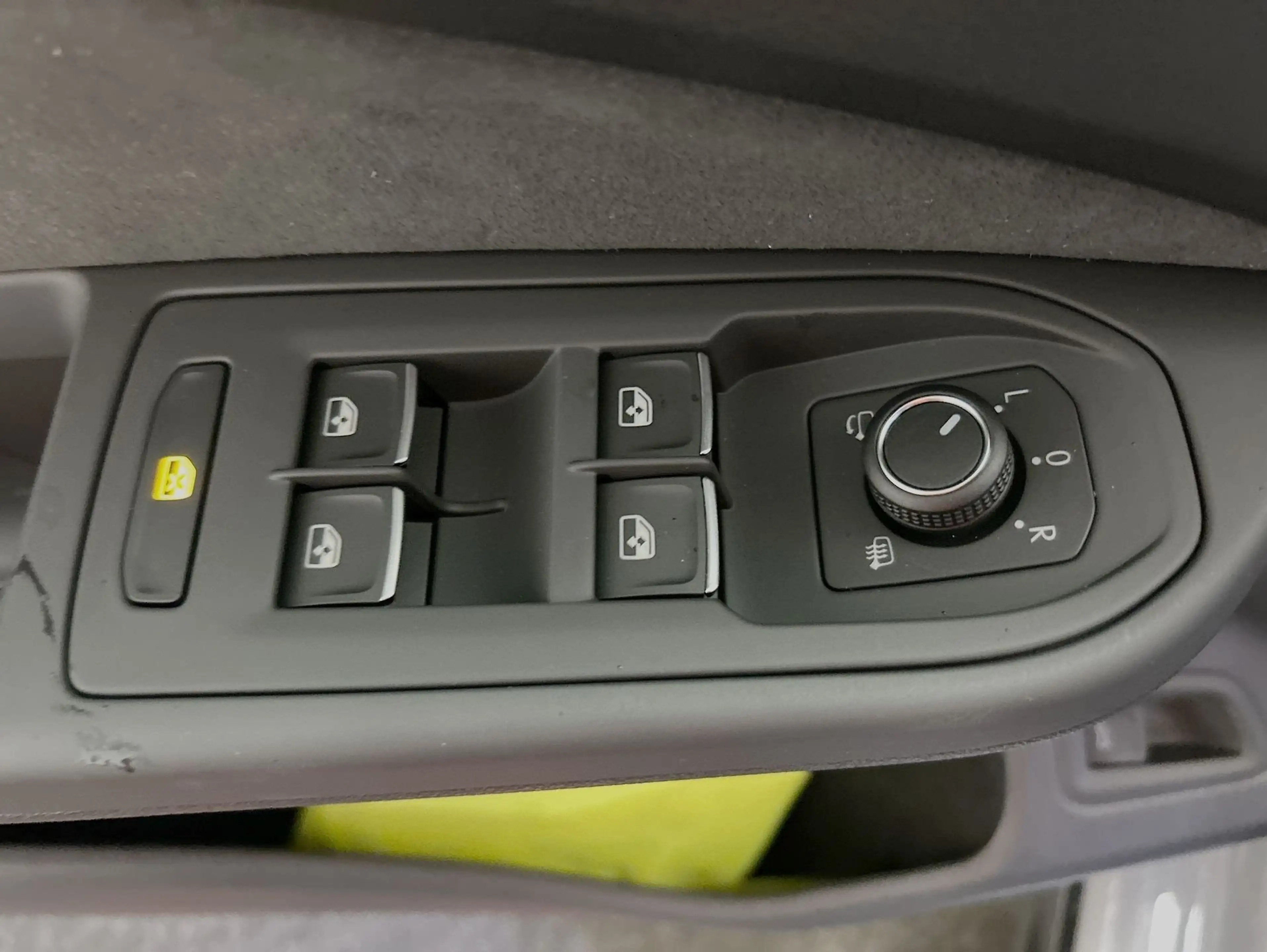 Volkswagen Golf Variant 1.5 eTSI DSG R-Line CarPlay Pano ACC — photo 13