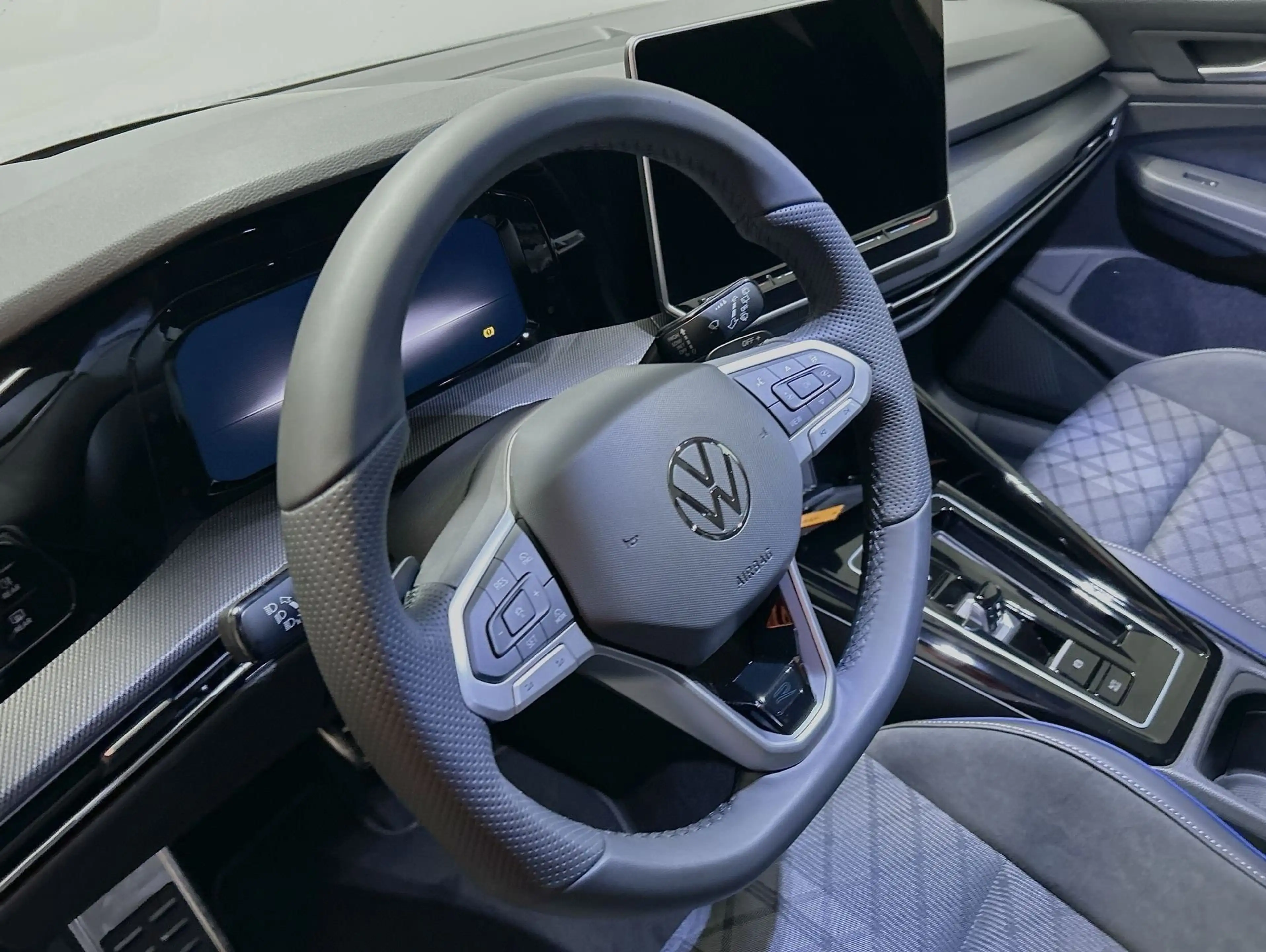 Volkswagen Golf Variant 1.5 eTSI DSG R-Line CarPlay Pano ACC — photo 9