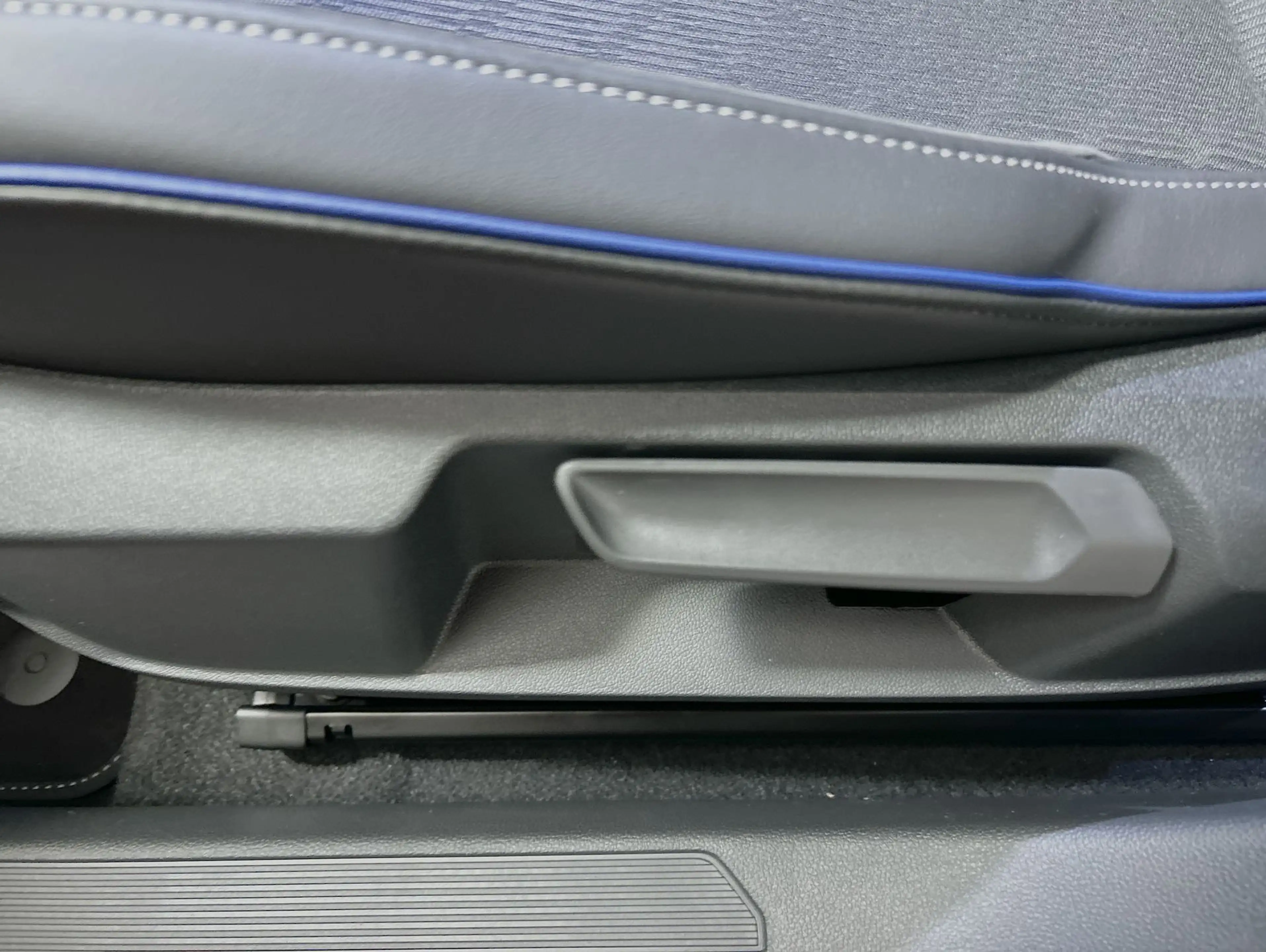 Volkswagen Golf Variant 1.5 eTSI DSG R-Line CarPlay Pano ACC — photo 12