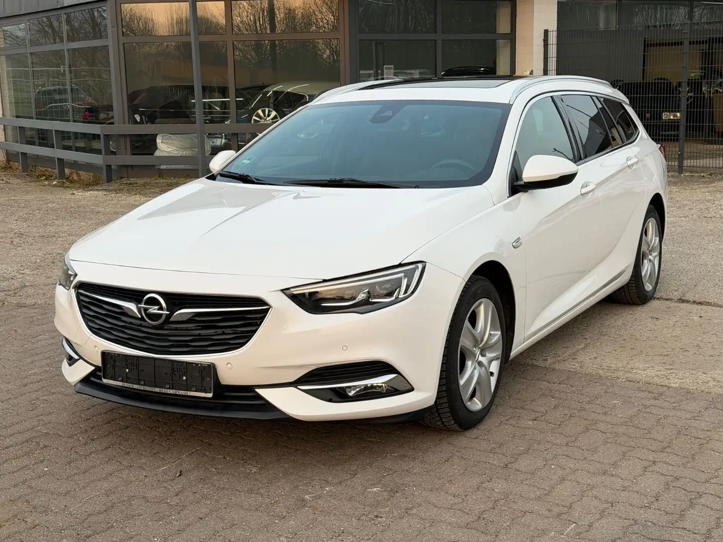 Opel Insignia B Sports Tourer Innovation *Pano*RFK* Weiß - 1