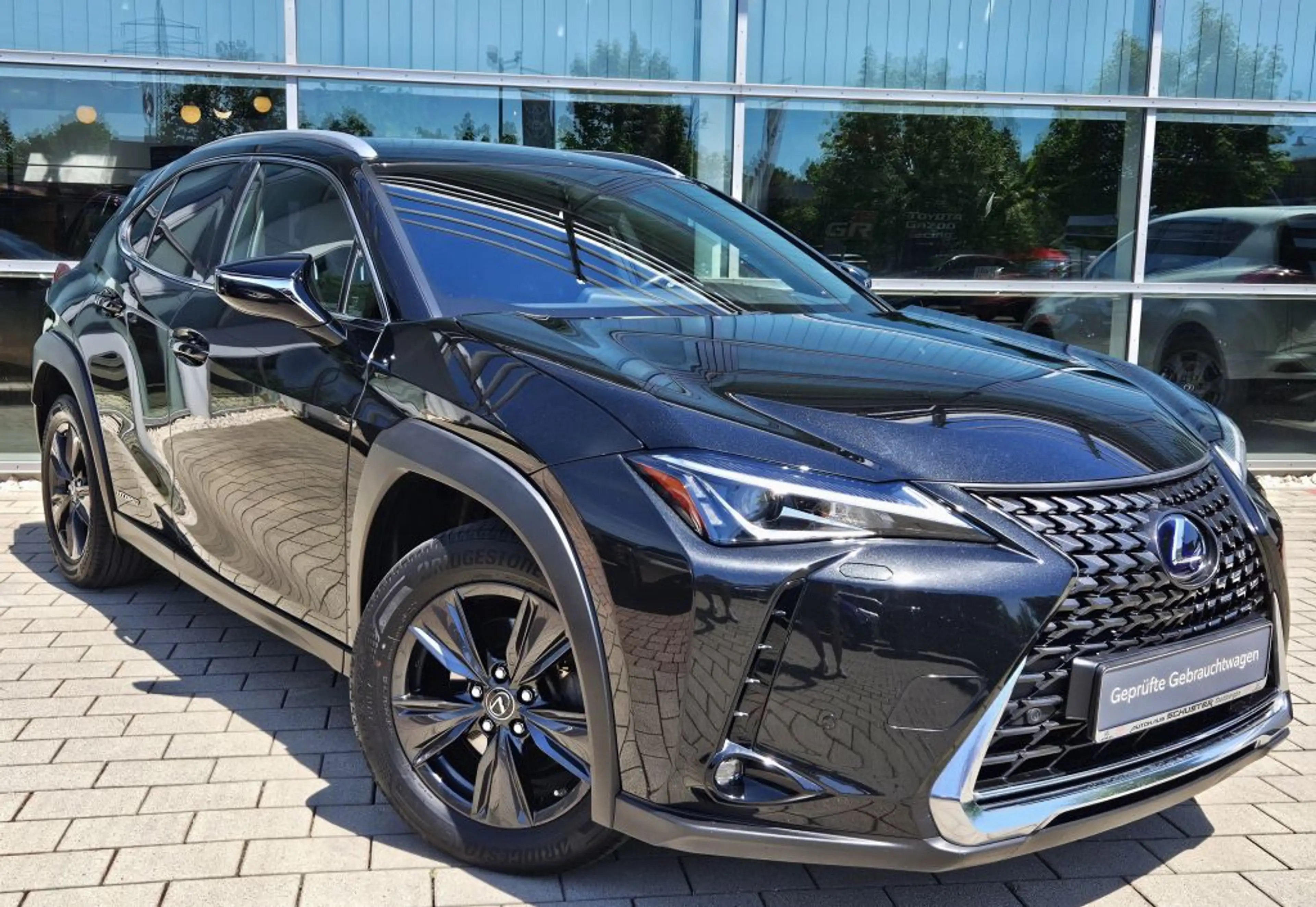 Lexus UX 250h Launch Edition