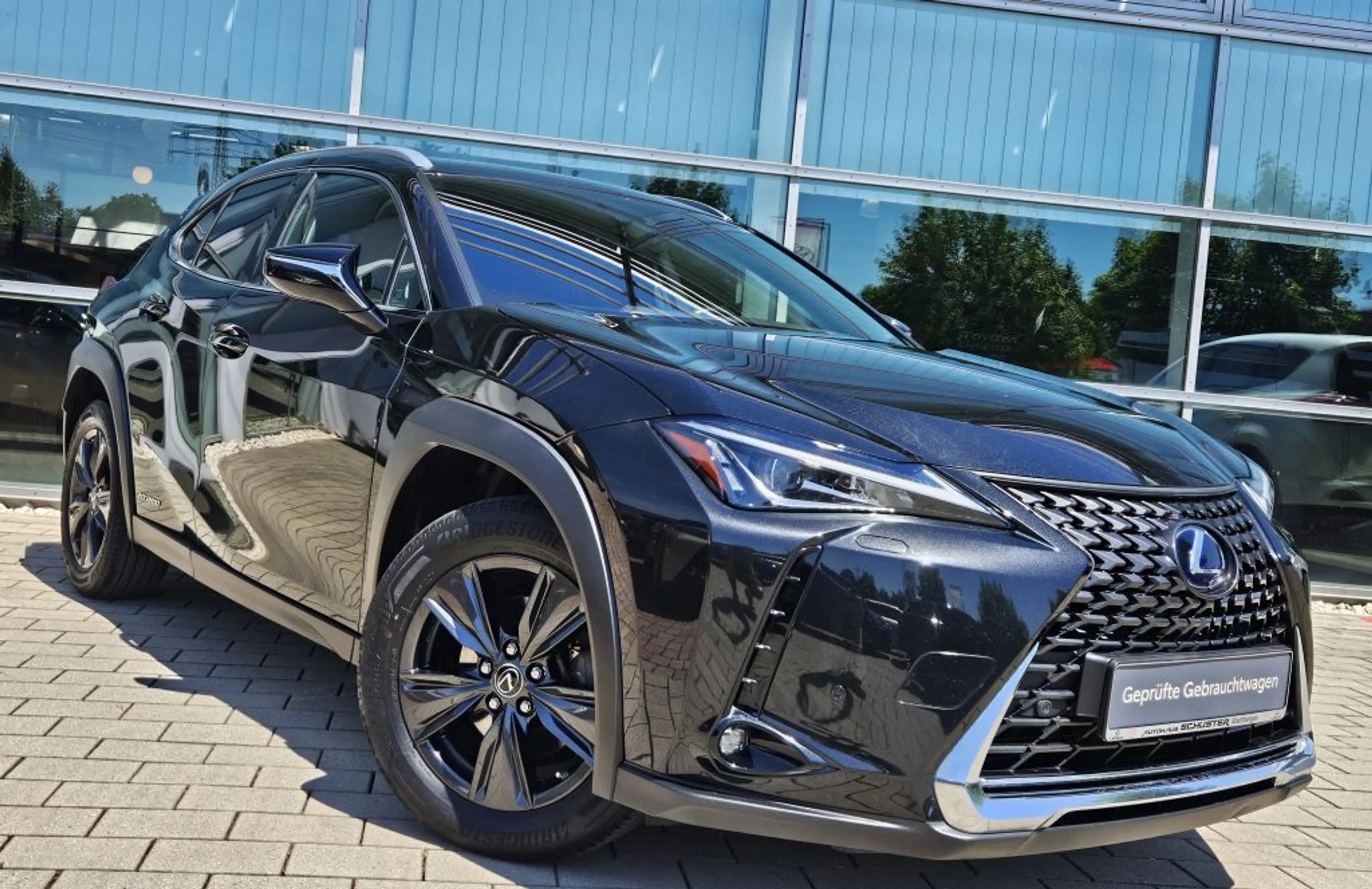 Lexus UX 250h Launch Edition — photo 2