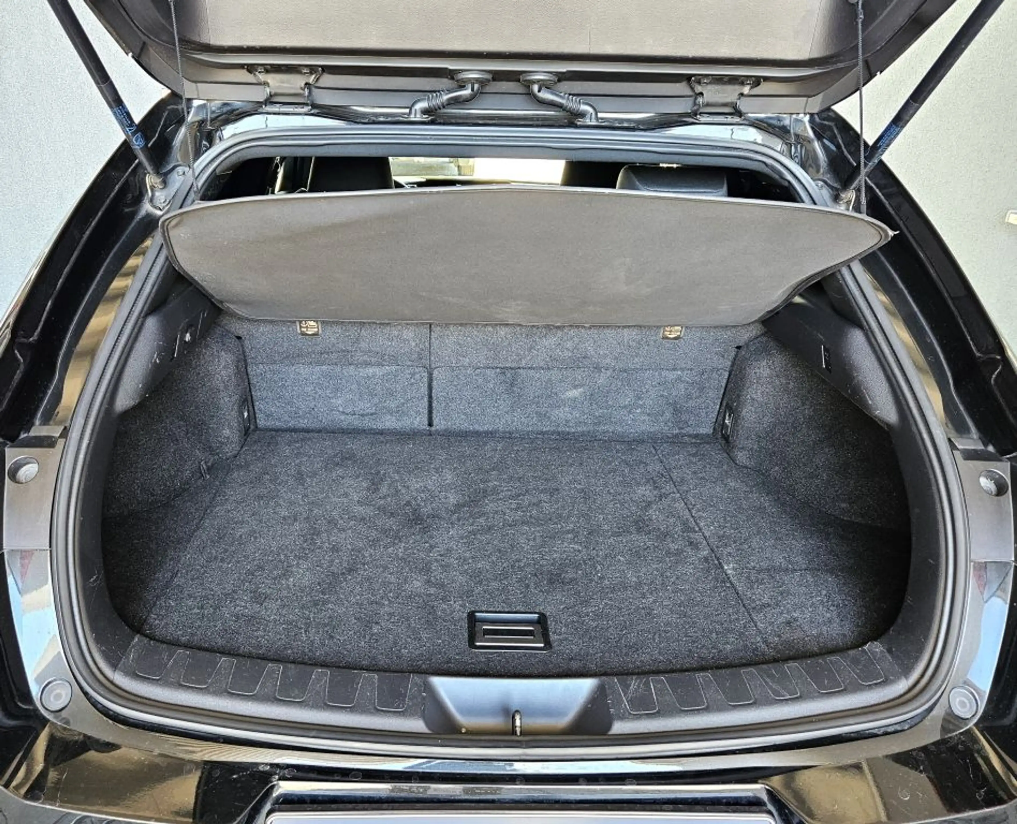 Lexus UX 250h Launch Edition — photo 8