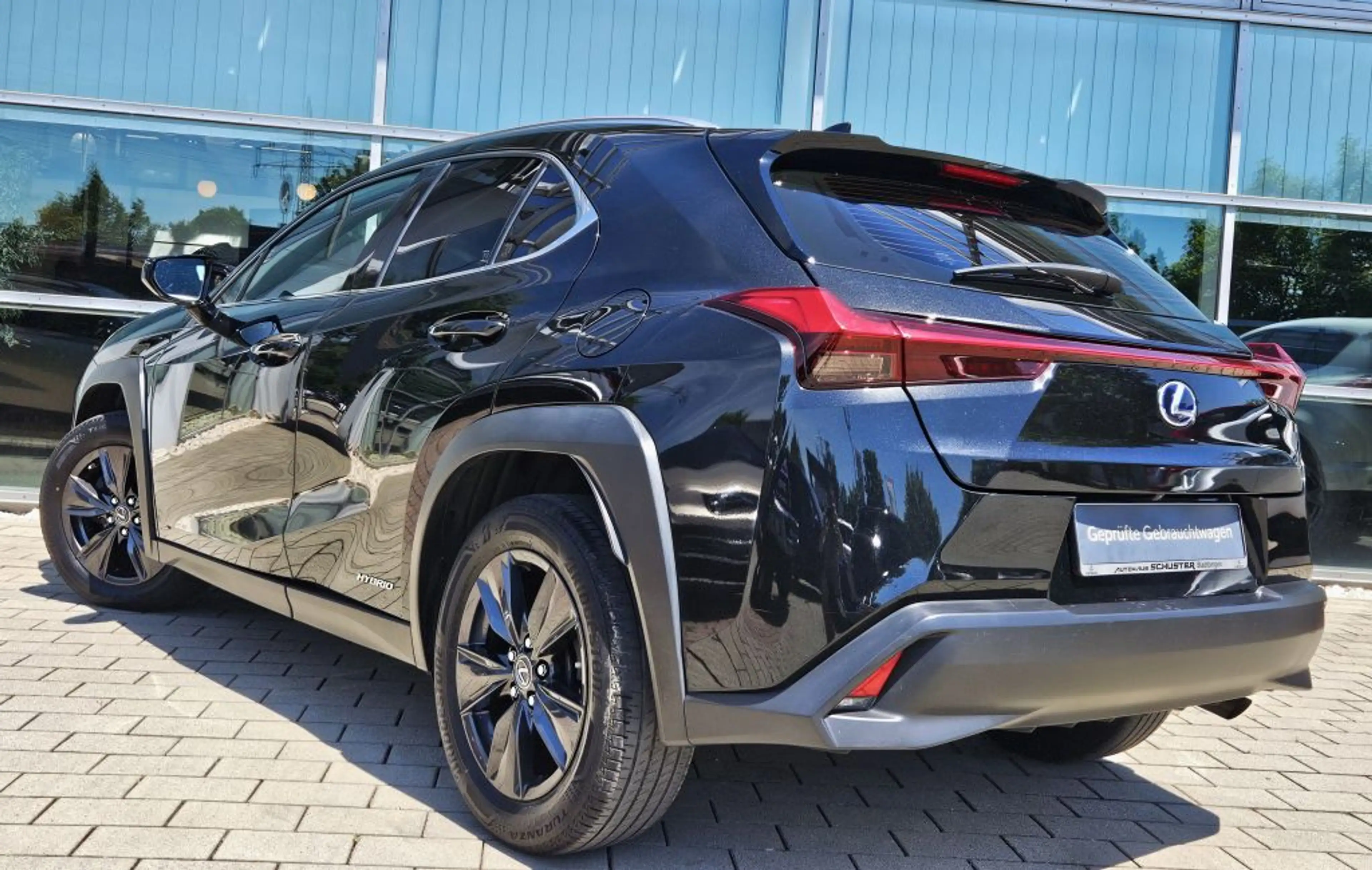 Lexus UX 250h Launch Edition — photo 4