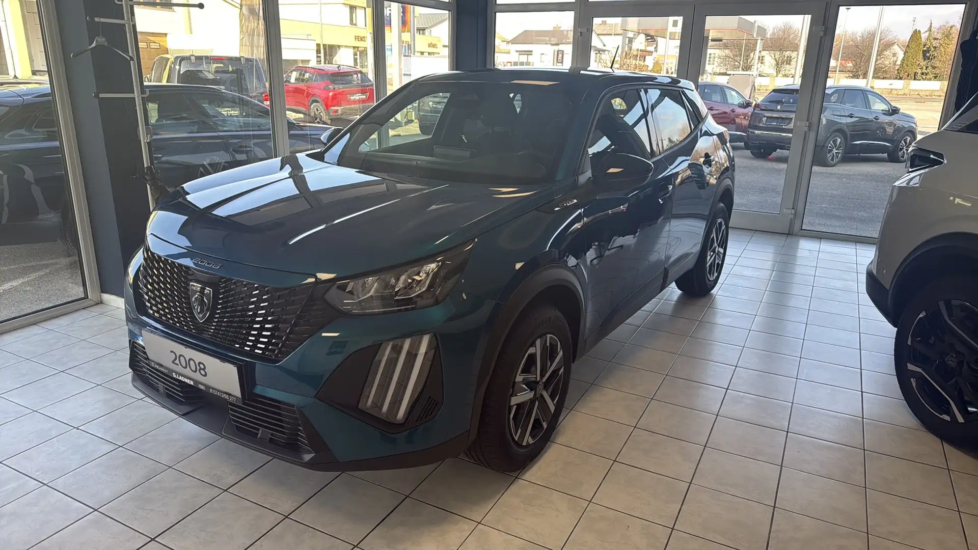 Peugeot 2008 Style PureTech 100 Blau - 1