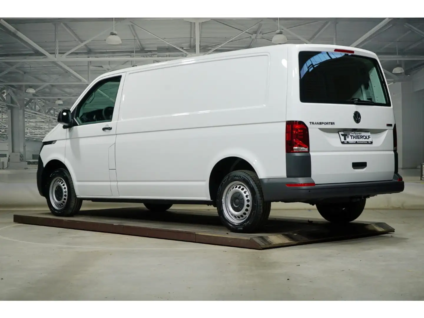 Volkswagen T6.1 Transporter Kasten 2.0 TDI 4M AHK Navi Weiß - 2