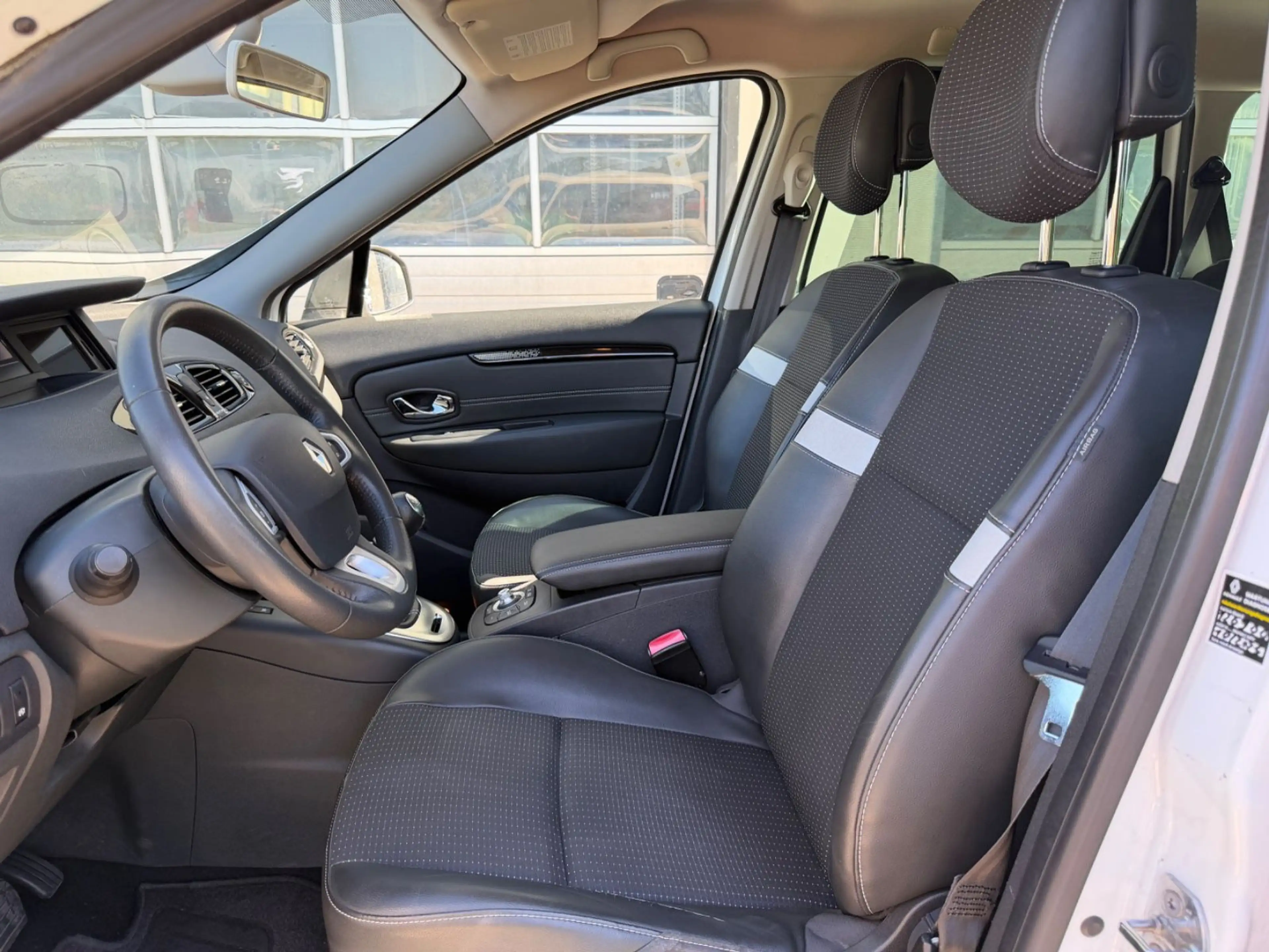 Renault Scenic 1.5 DCI*1.HAND*7-SITZER*NAVI* — photo 9