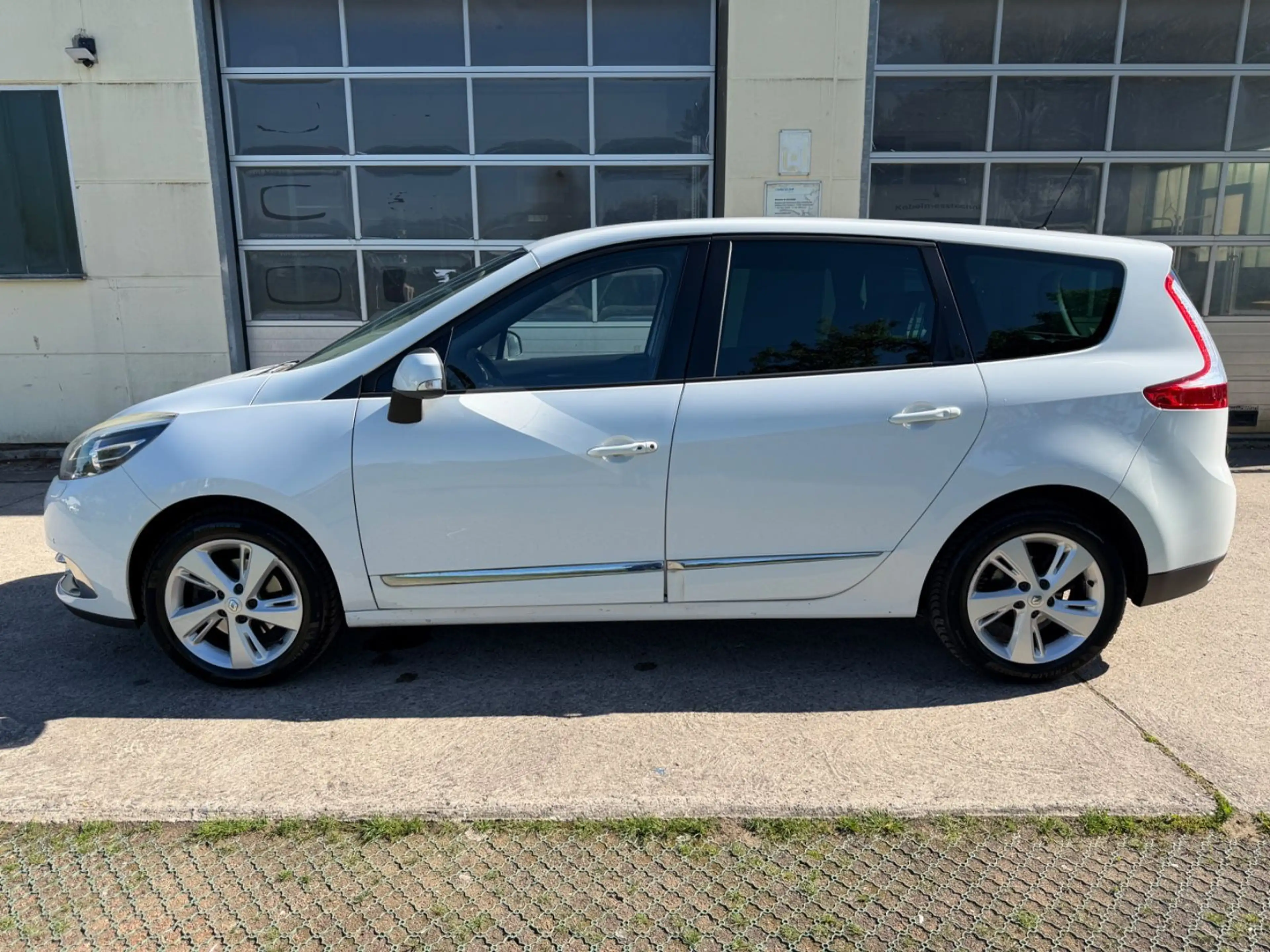 Renault Scenic 1.5 DCI*1.HAND*7-SITZER*NAVI* — photo 8
